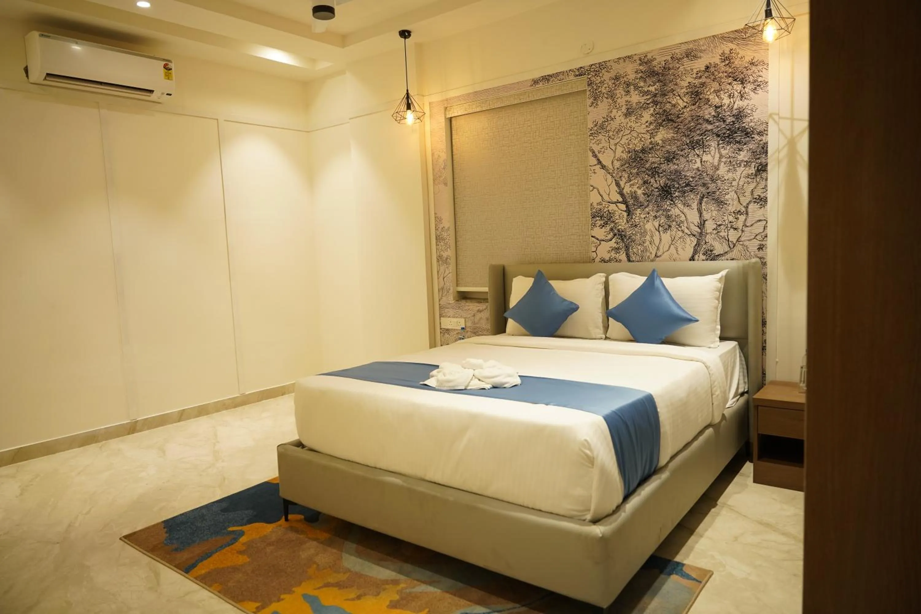 Bedroom, Bed in Clarion Hotel Hyderabad