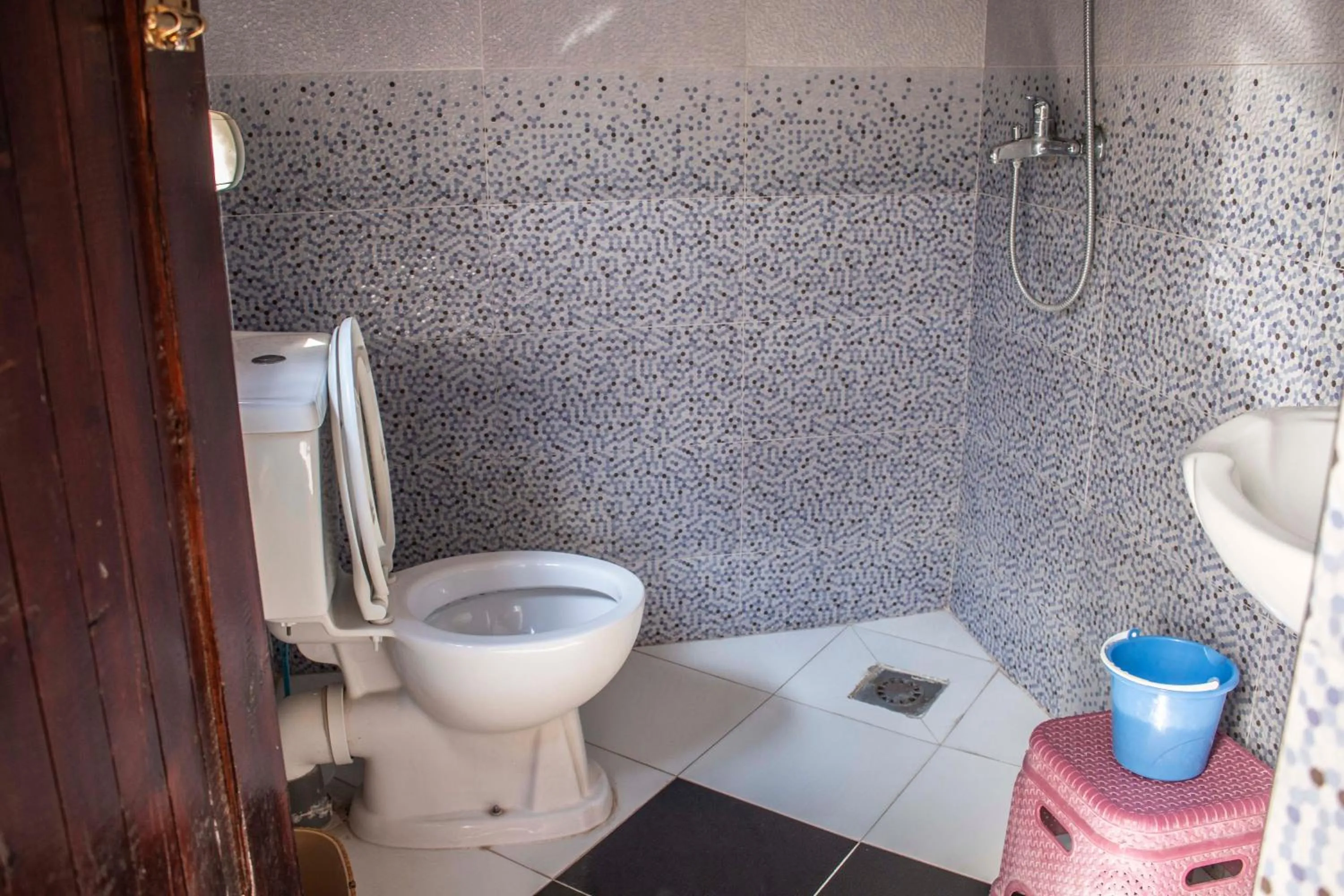 Shower in Hôtel Restaurant Ali