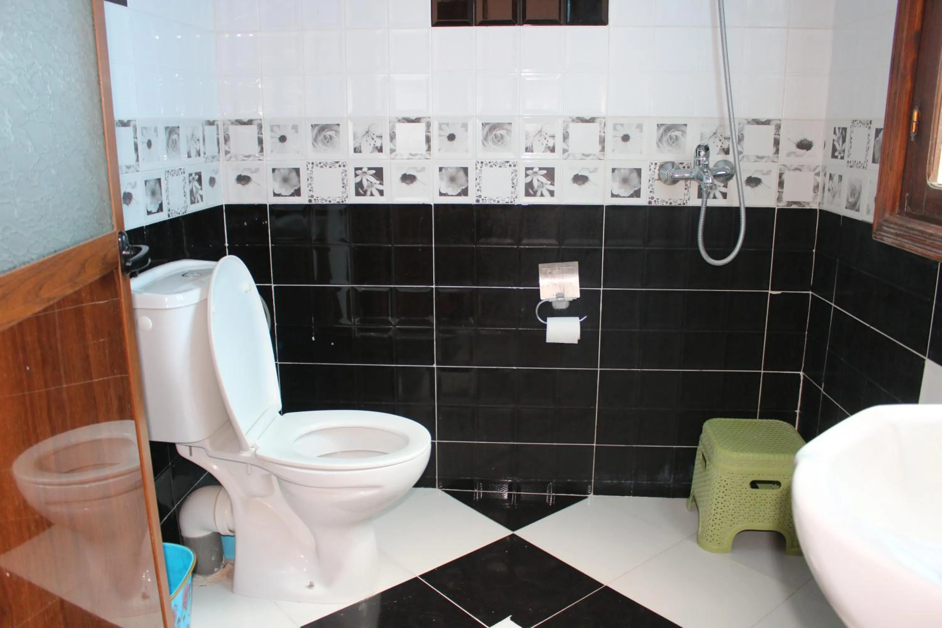 Shower in Hôtel Restaurant Ali