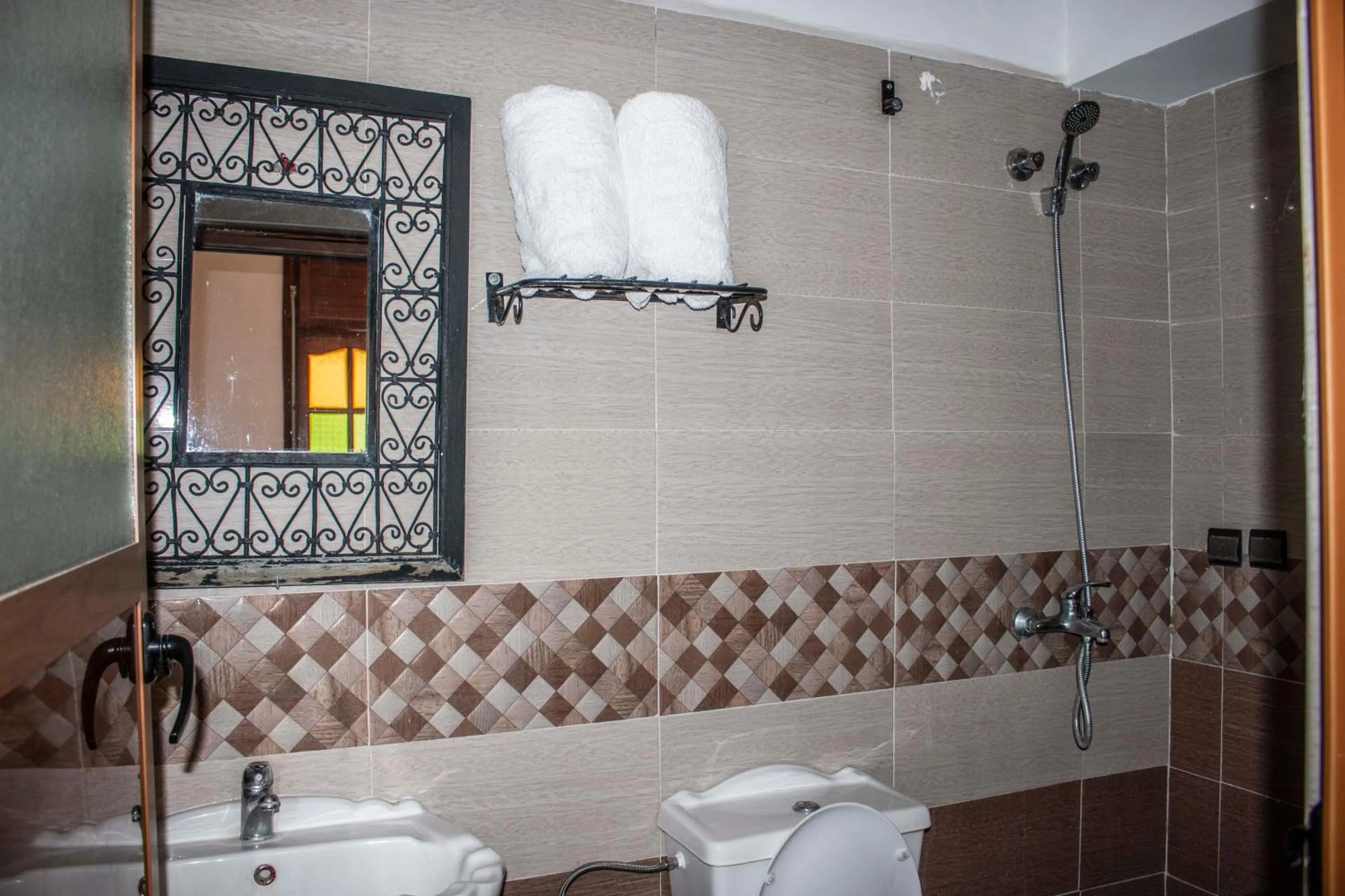 Shower in Hôtel Restaurant Ali