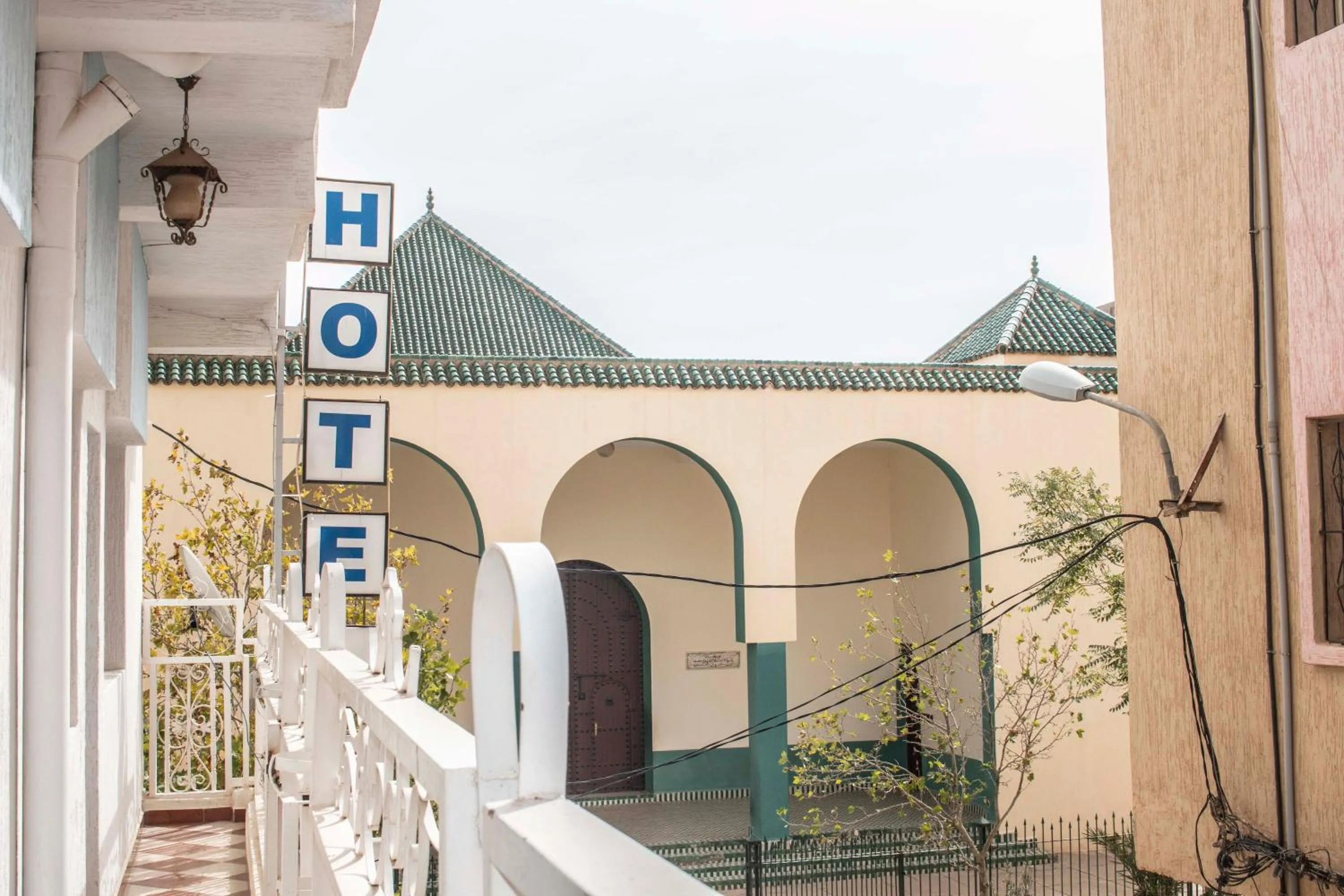 Property building in Hôtel Restaurant Ali