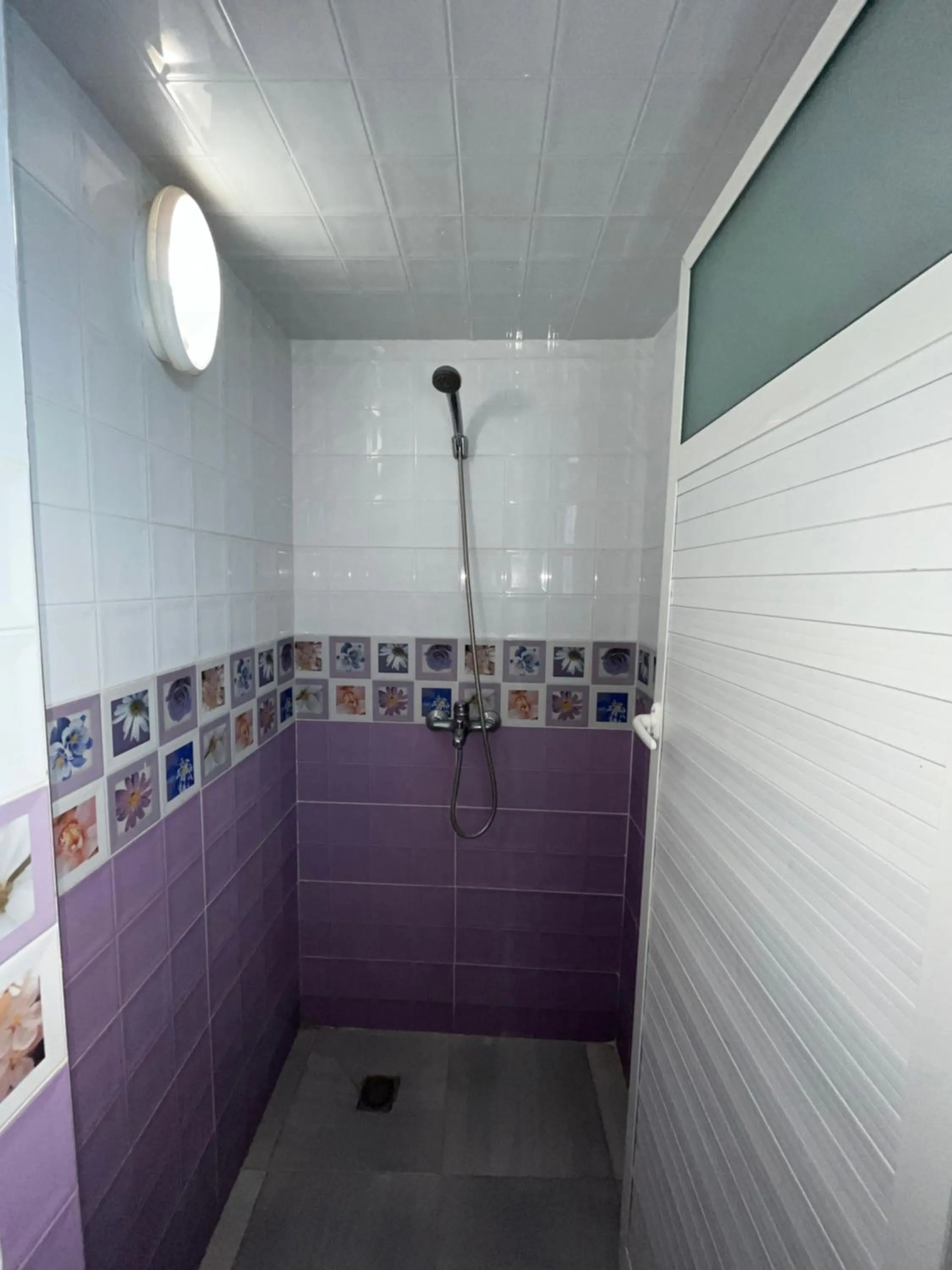 Shower in Hôtel Restaurant Ali