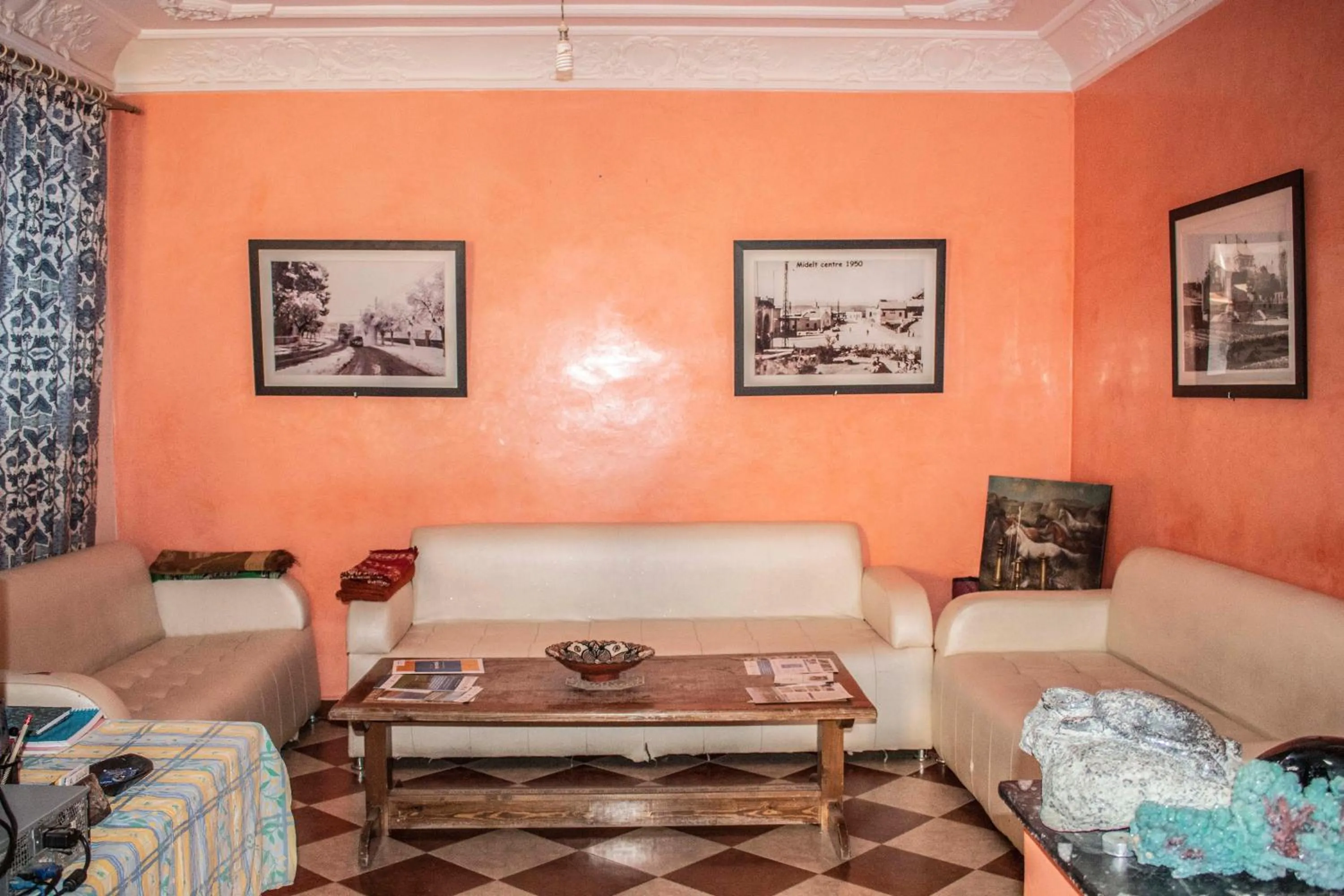 Seating area in Hôtel Restaurant Ali