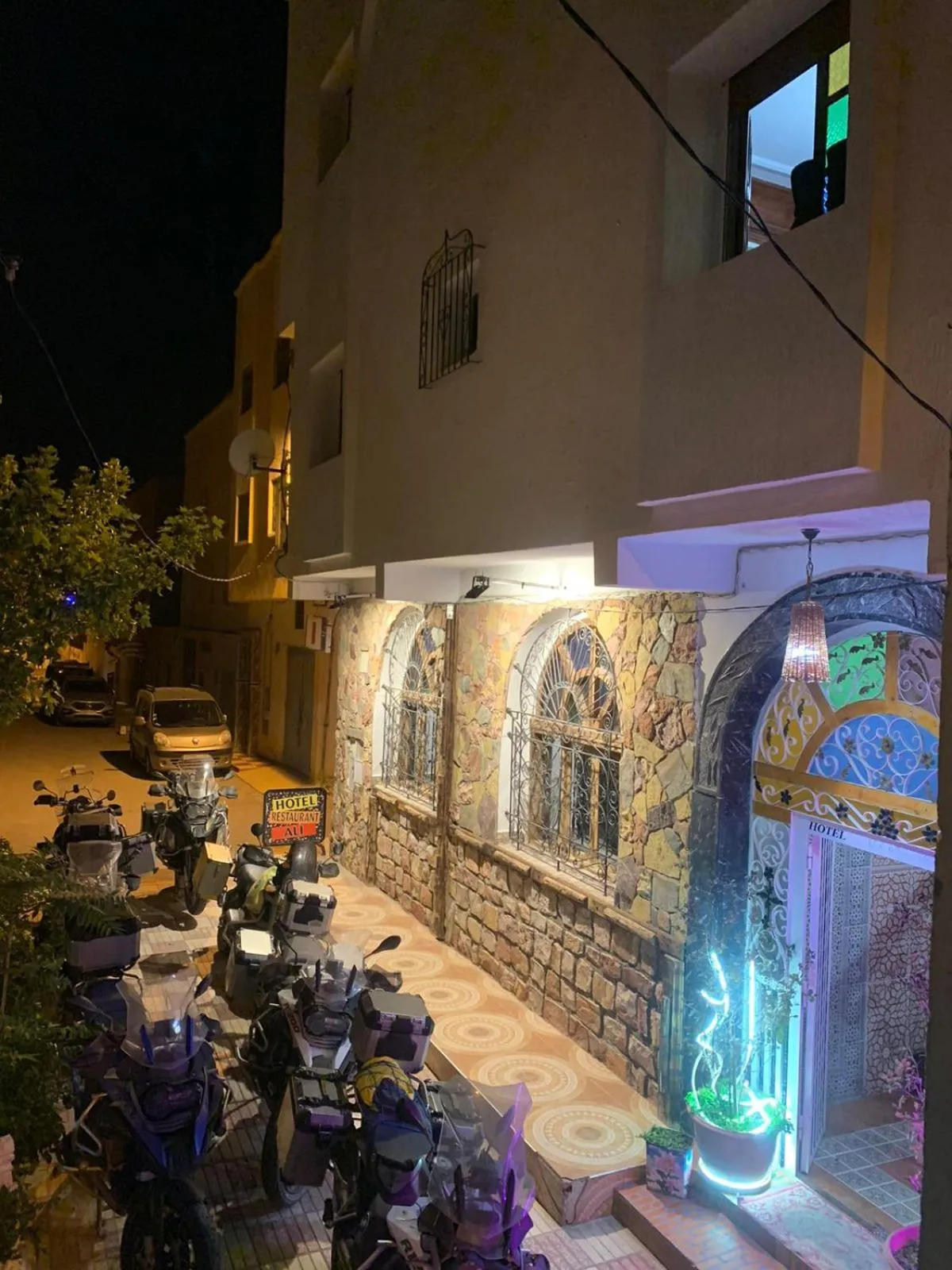 Property building in Hôtel Restaurant Ali