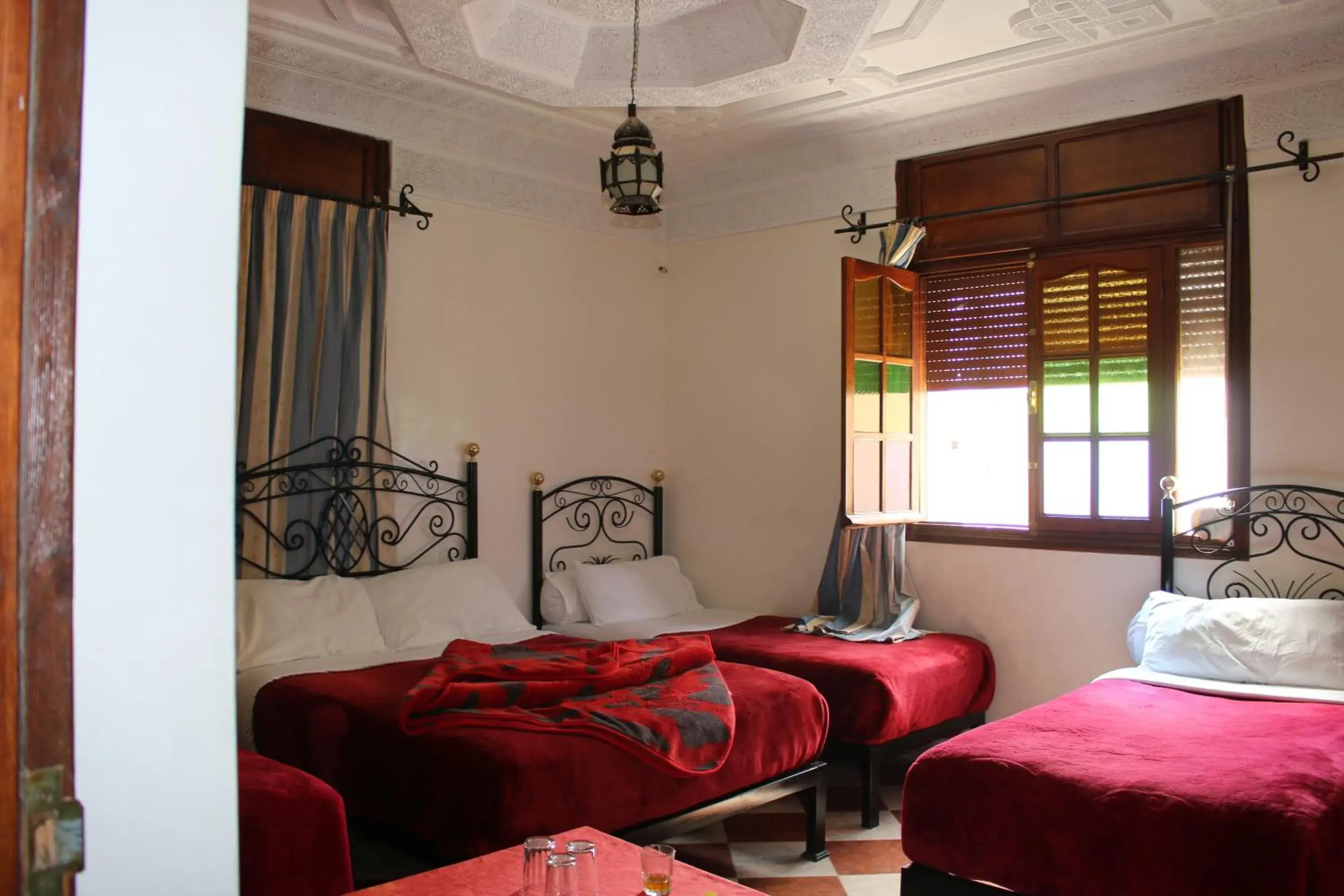 Family Room with Private Bathroom in Hôtel Restaurant Ali Family Room with Private Bathroom in Hôtel Restaurant Ali