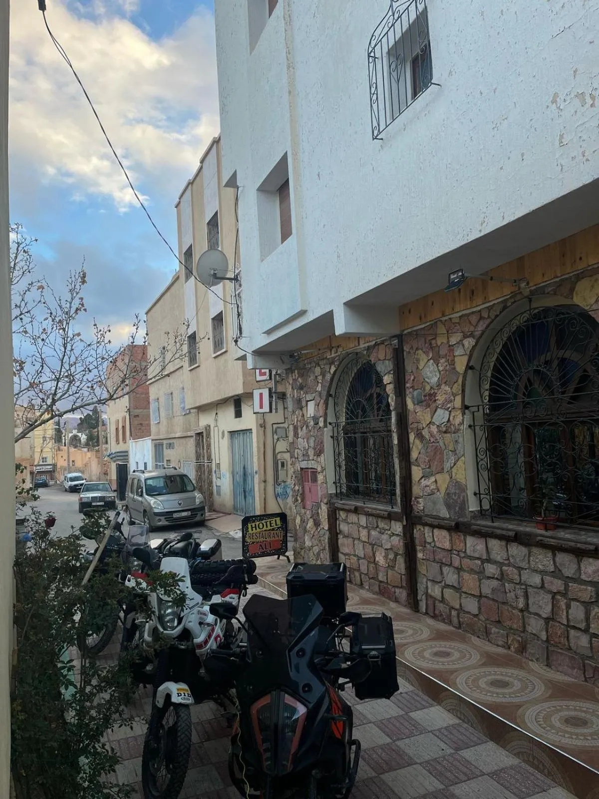 Parking in Hôtel Restaurant Ali