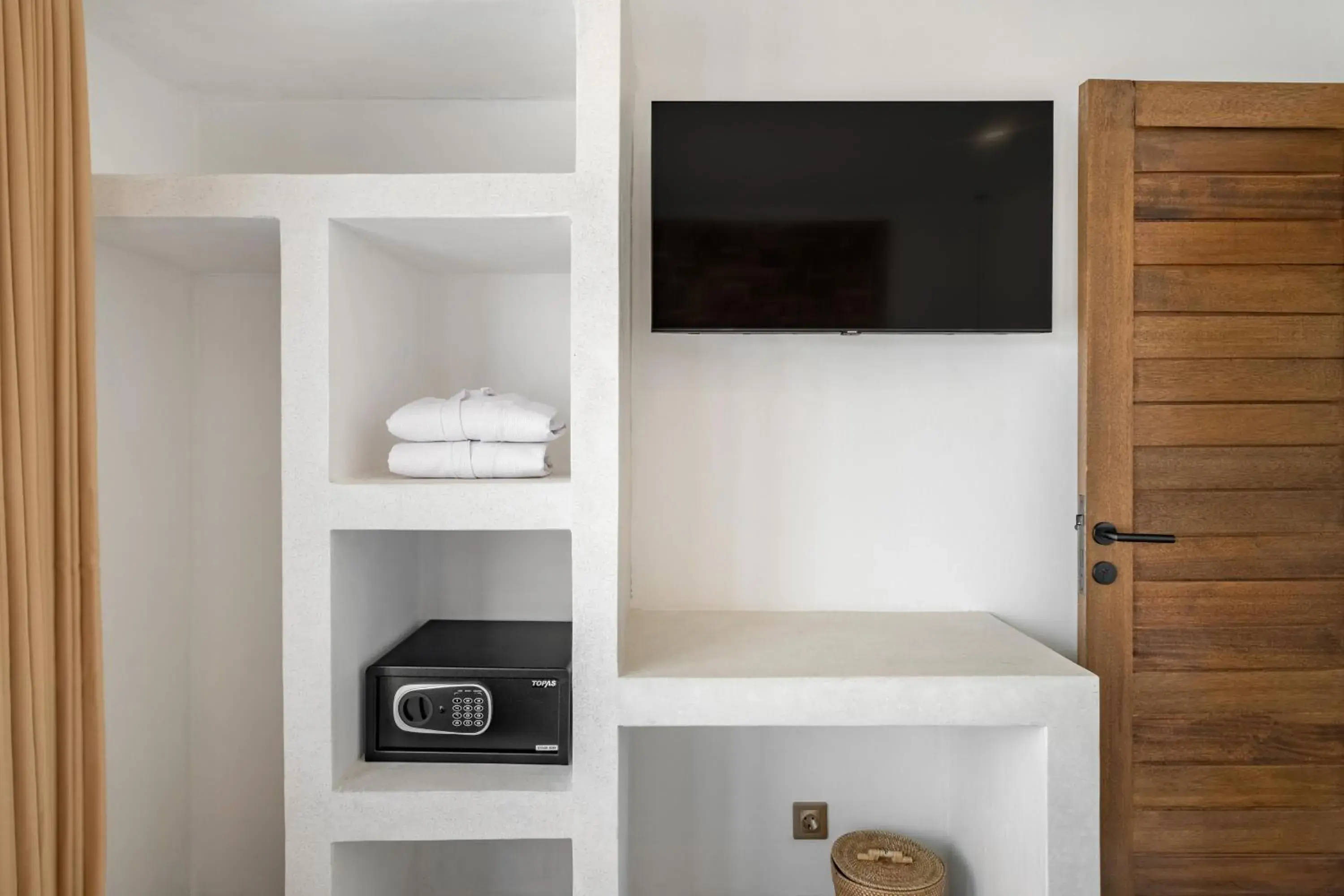 TV and multimedia in Baliterraneo Boutique Resort TV and multimedia in Baliterraneo Boutique Resort