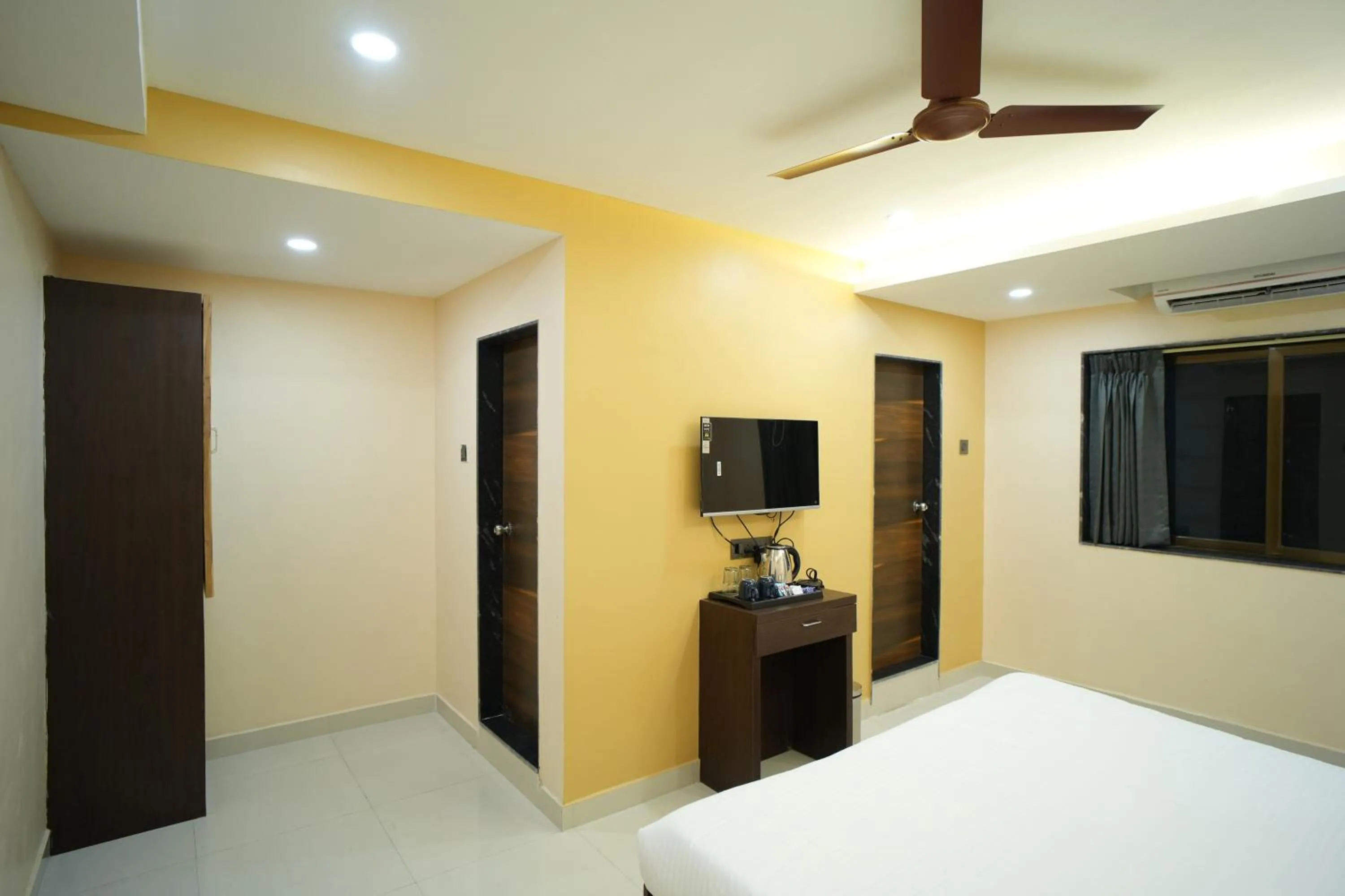 Bed in Hotel Pravasa stay ,Shirdi