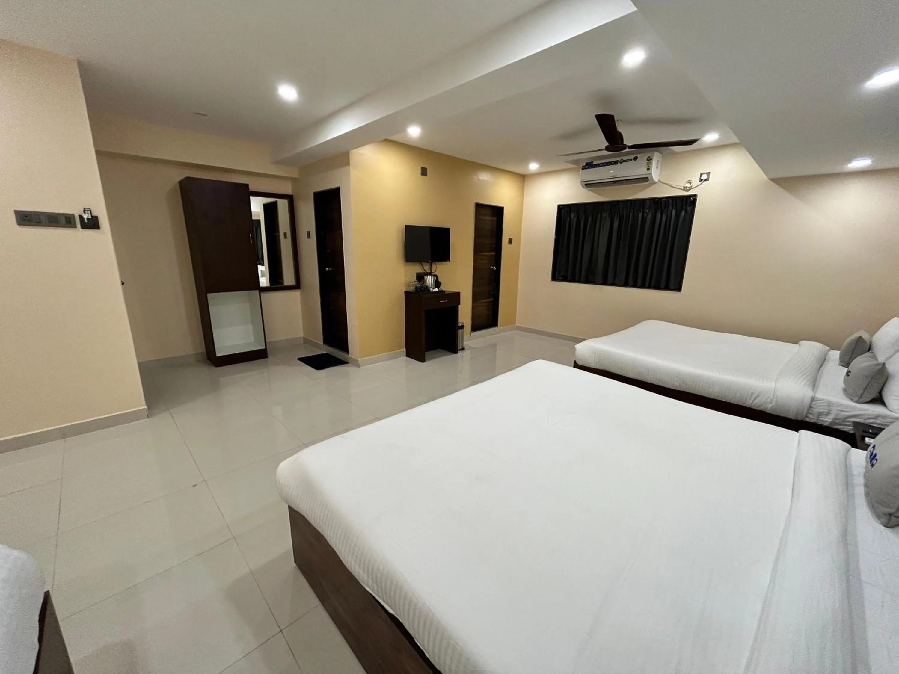 Bed in Hotel Pravasa stay ,Shirdi