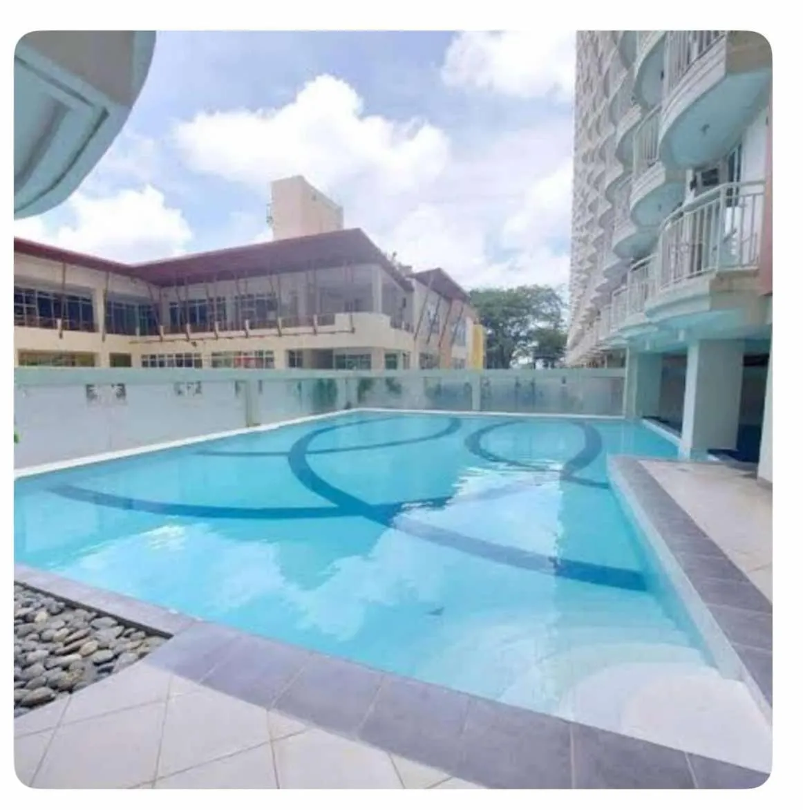 Swimming pool in Tagaytay Prime Residence City Land