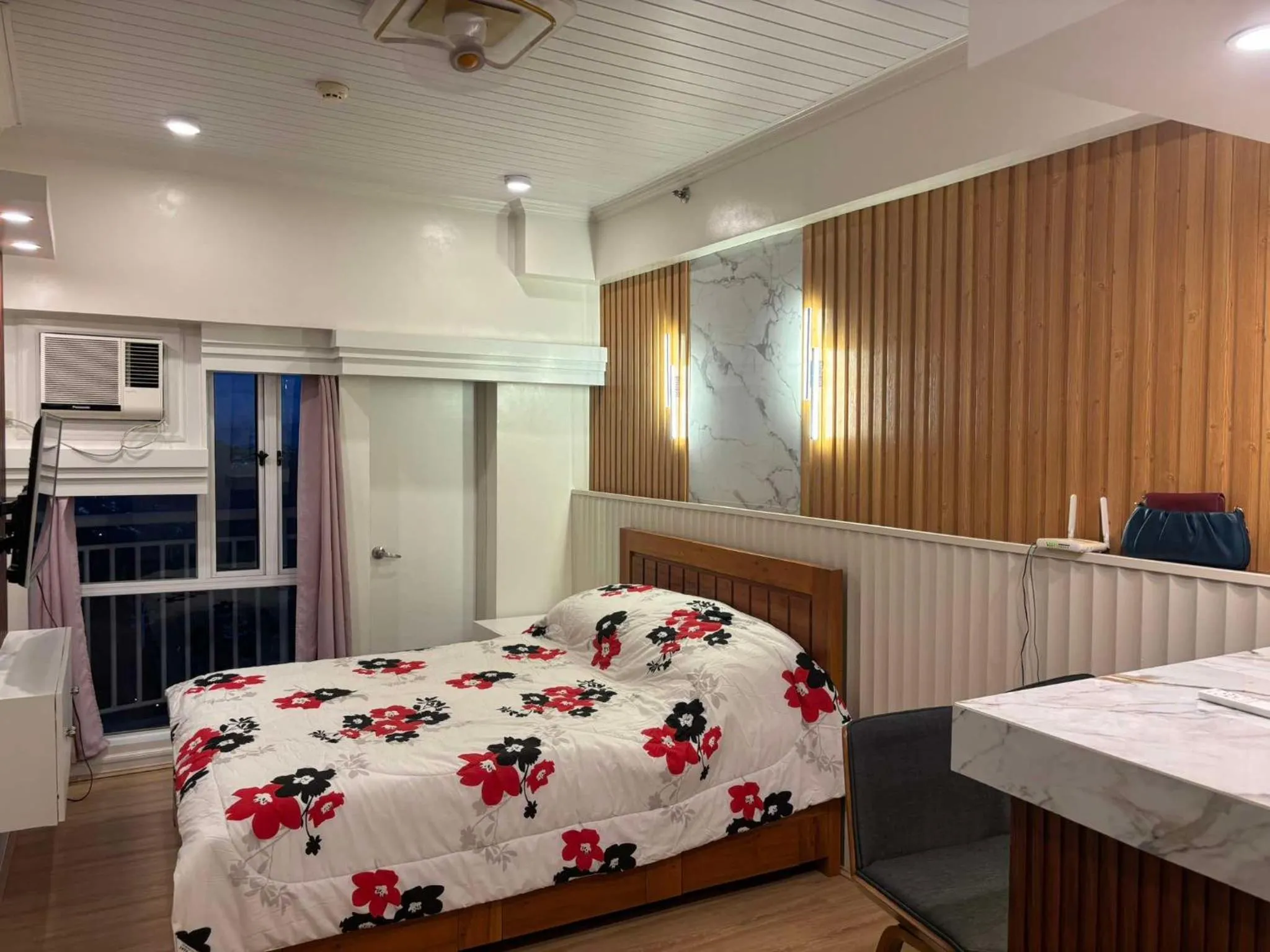 Bed in Tagaytay Prime Residence City Land