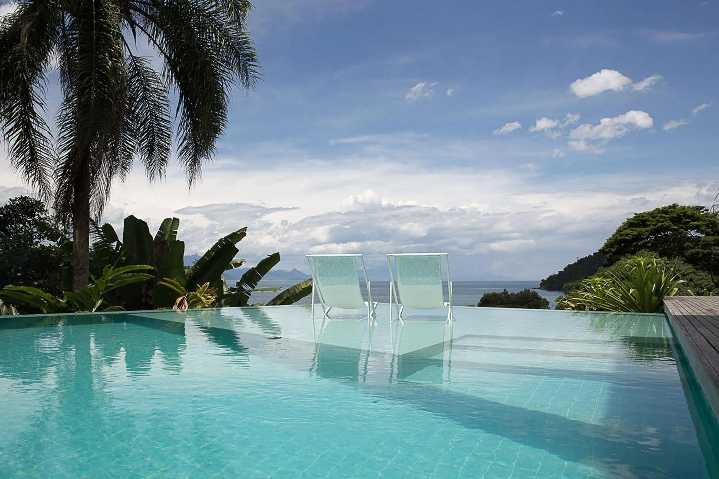 Swimming pool in Casa Mar Paraty
