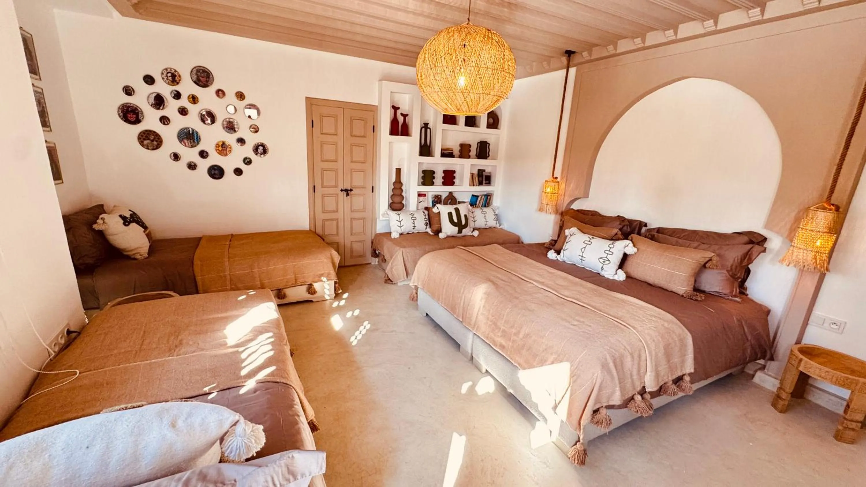 Photo of the whole room, Bed in Riad Origines