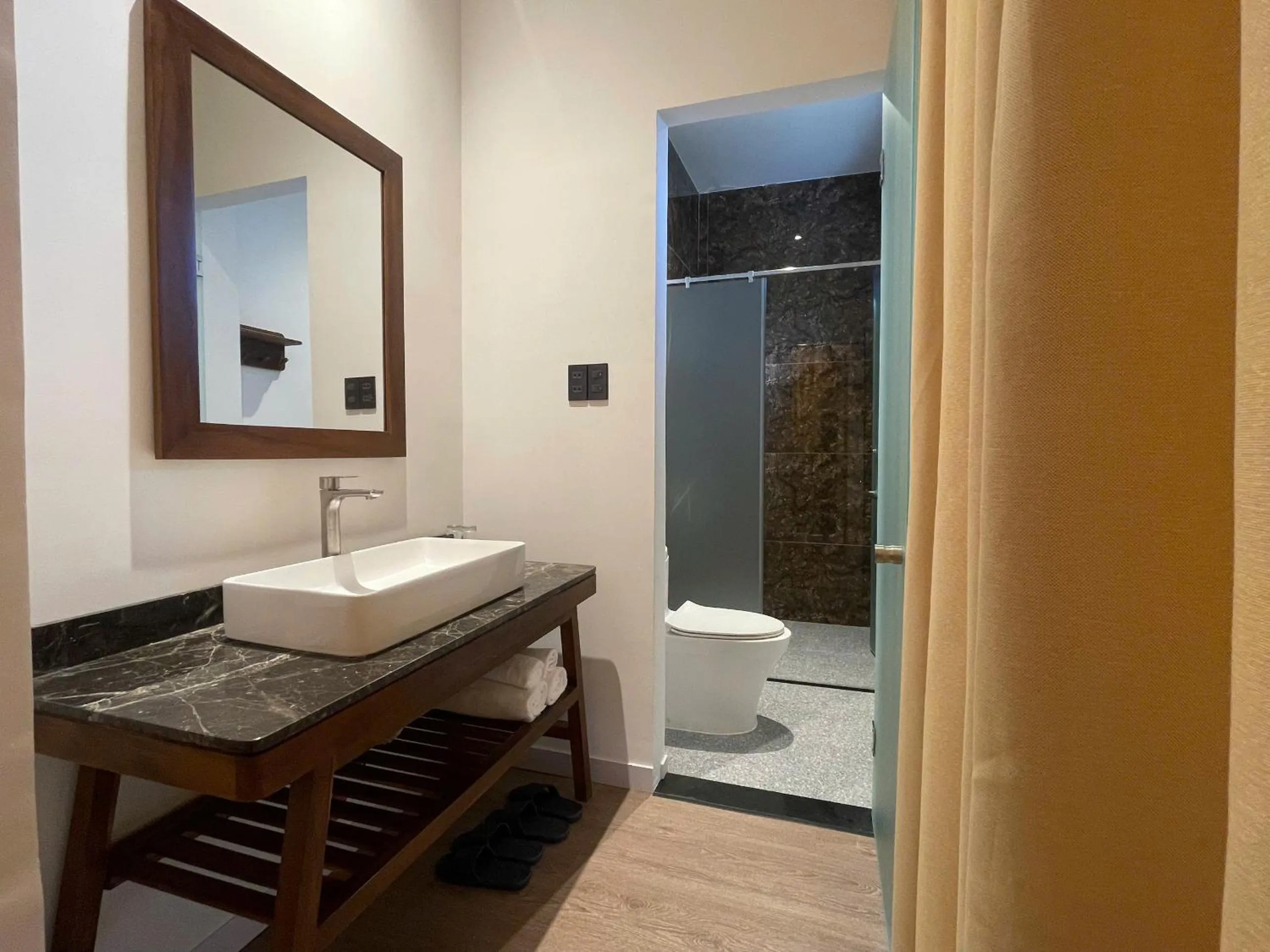 Shower in Field Villa Hoàng Diệu