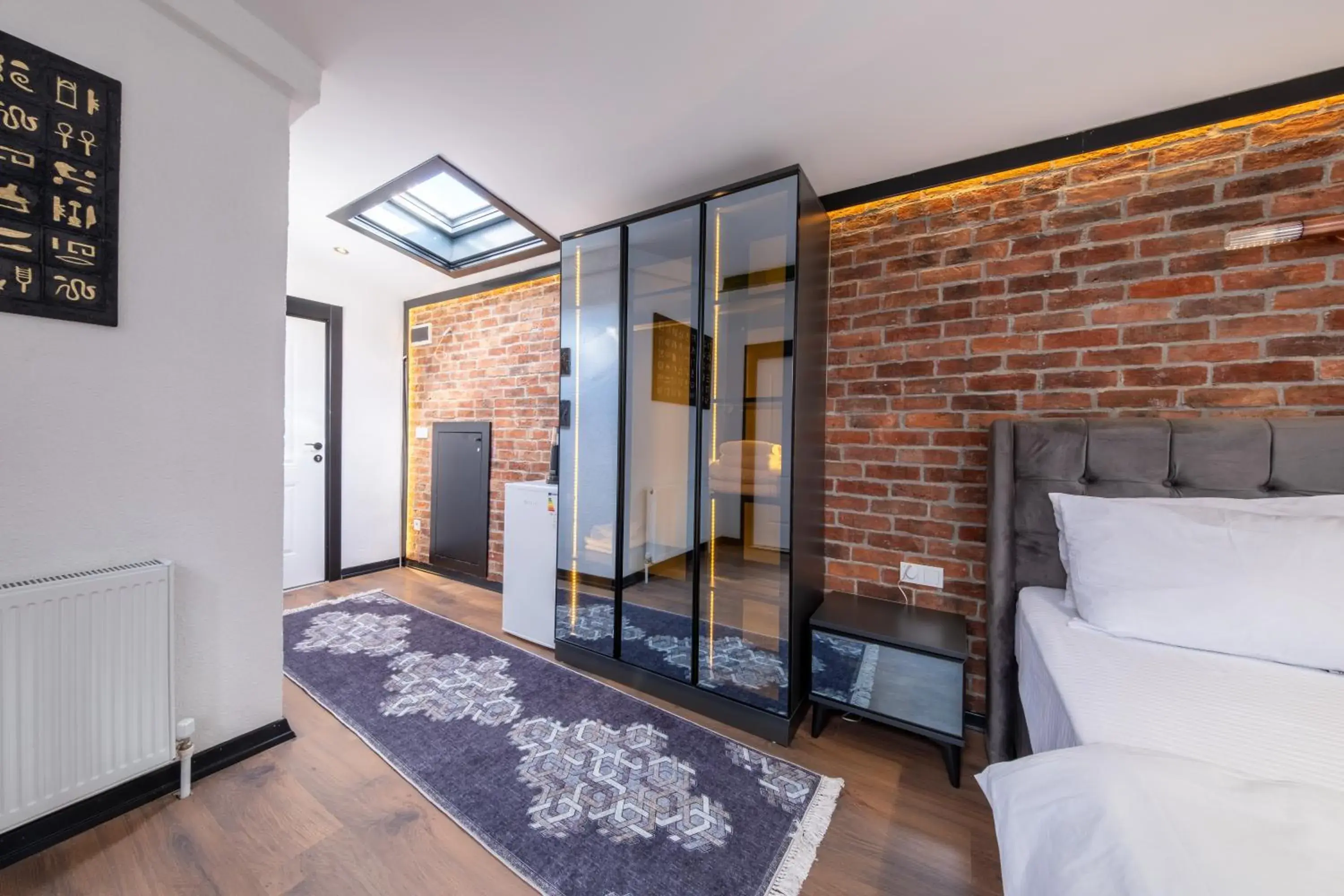 wardrobe, Bed in Hexa Apartments Sisli wardrobe, Bed in Hexa Apartments Sisli