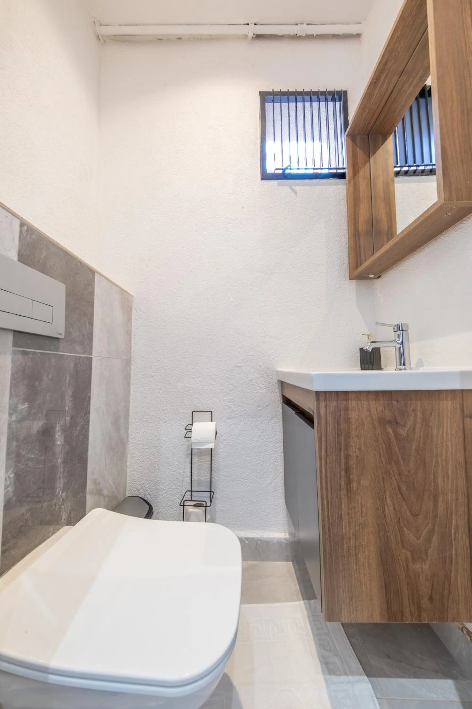 Toilet in Hexa Apartments Sisli