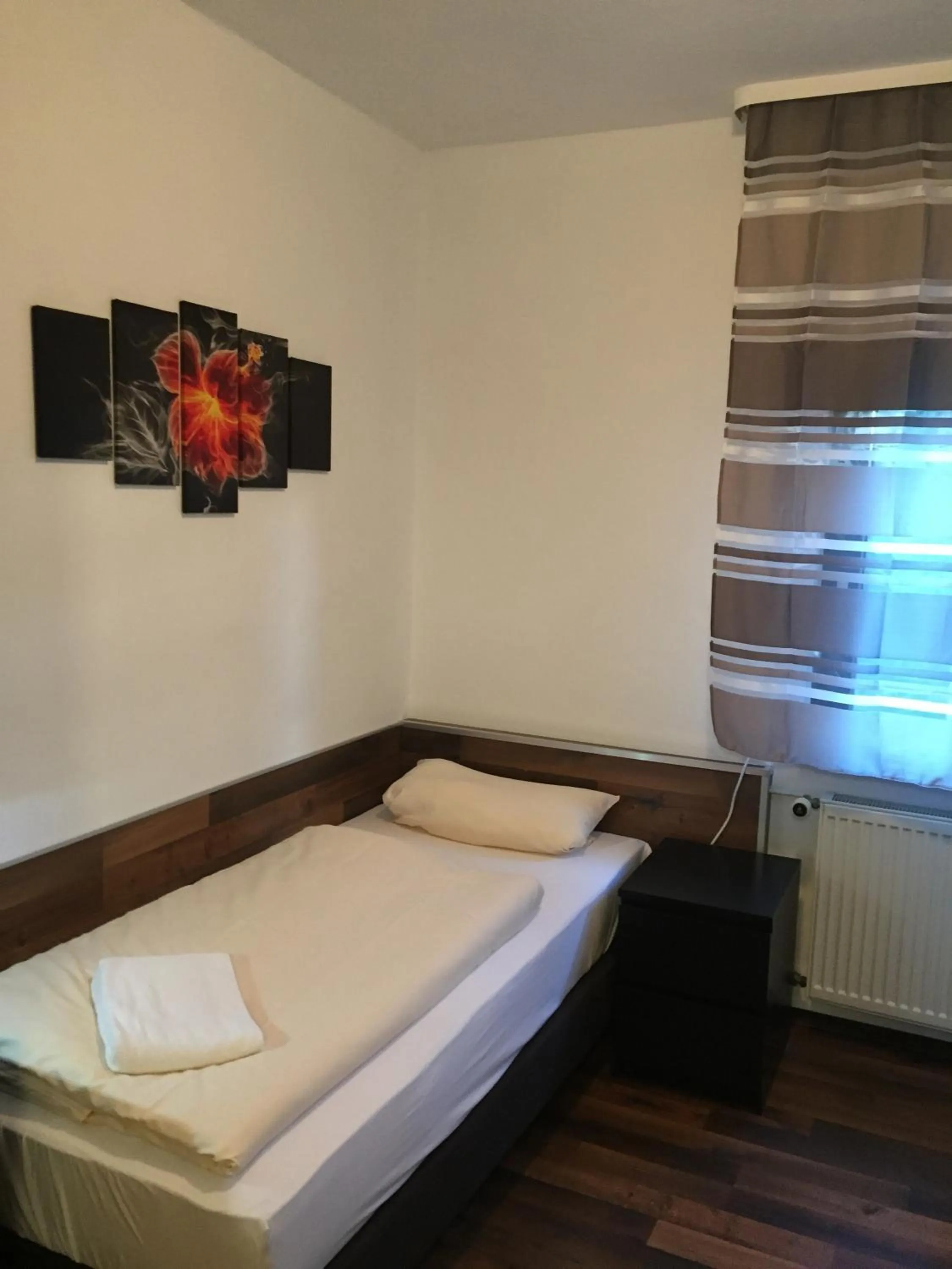 Day, Bed in Hotel Engel