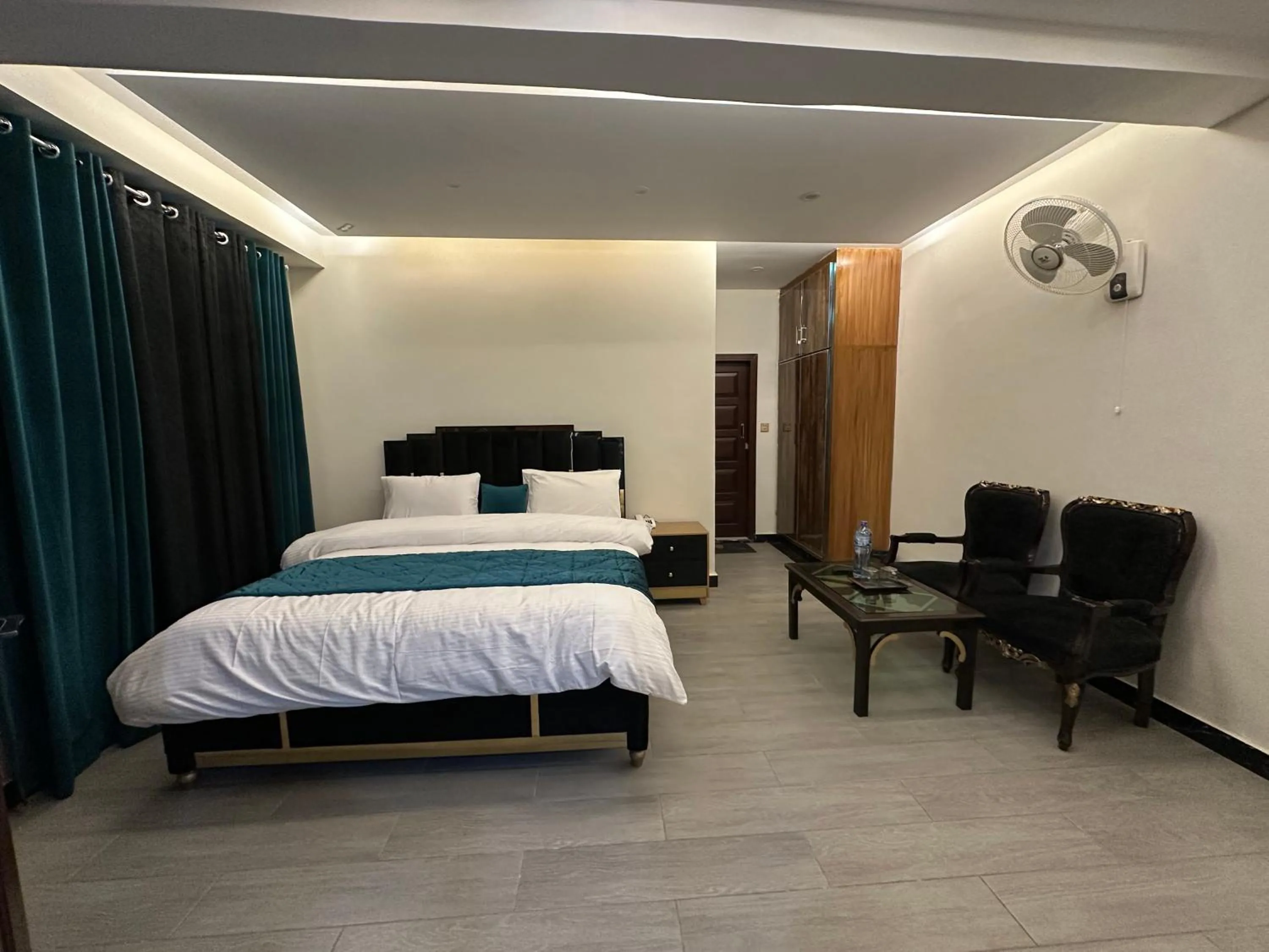 Bed in Hotel Summer Palace Murree