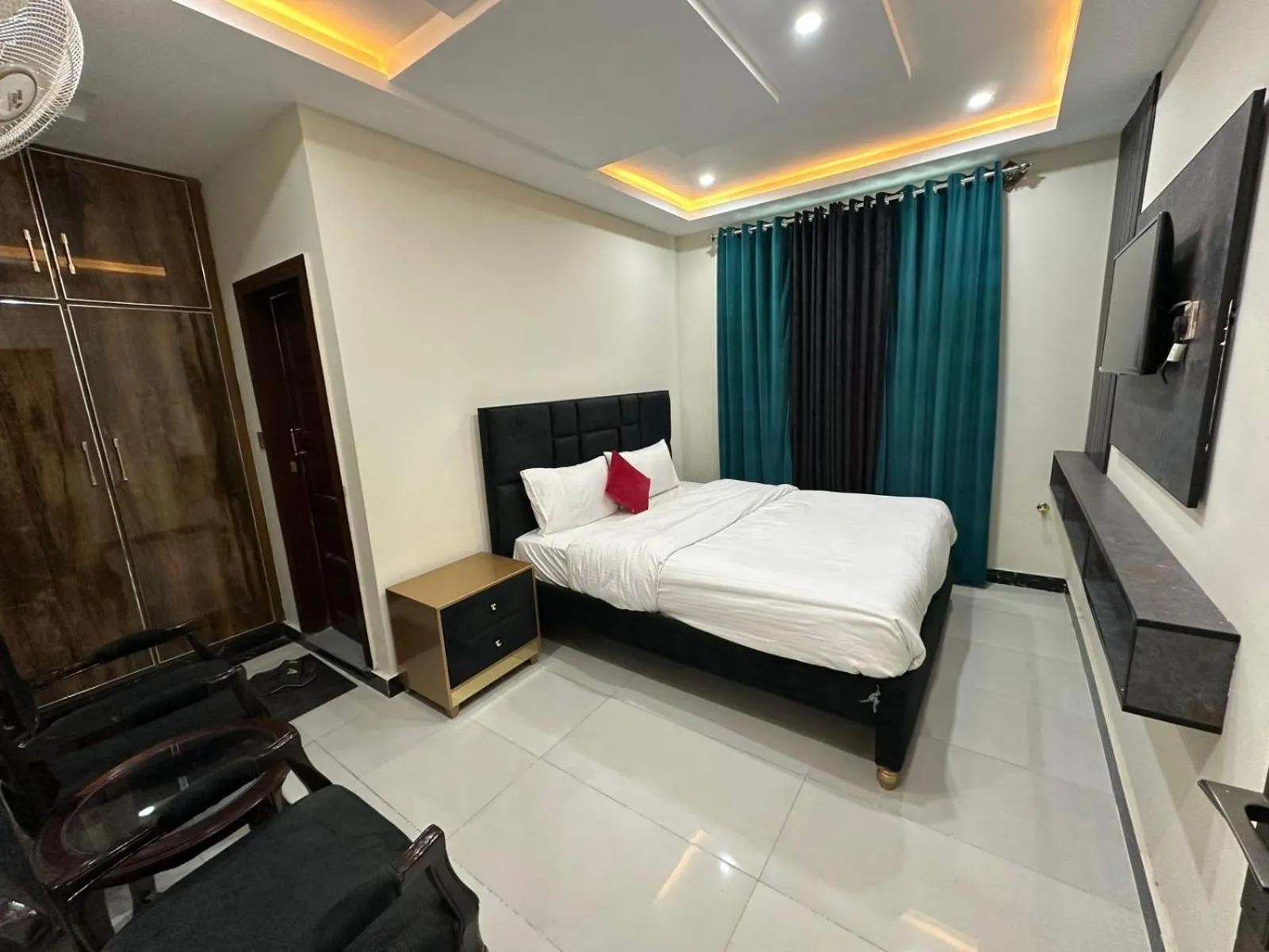 Bed in Hotel Summer Palace Murree