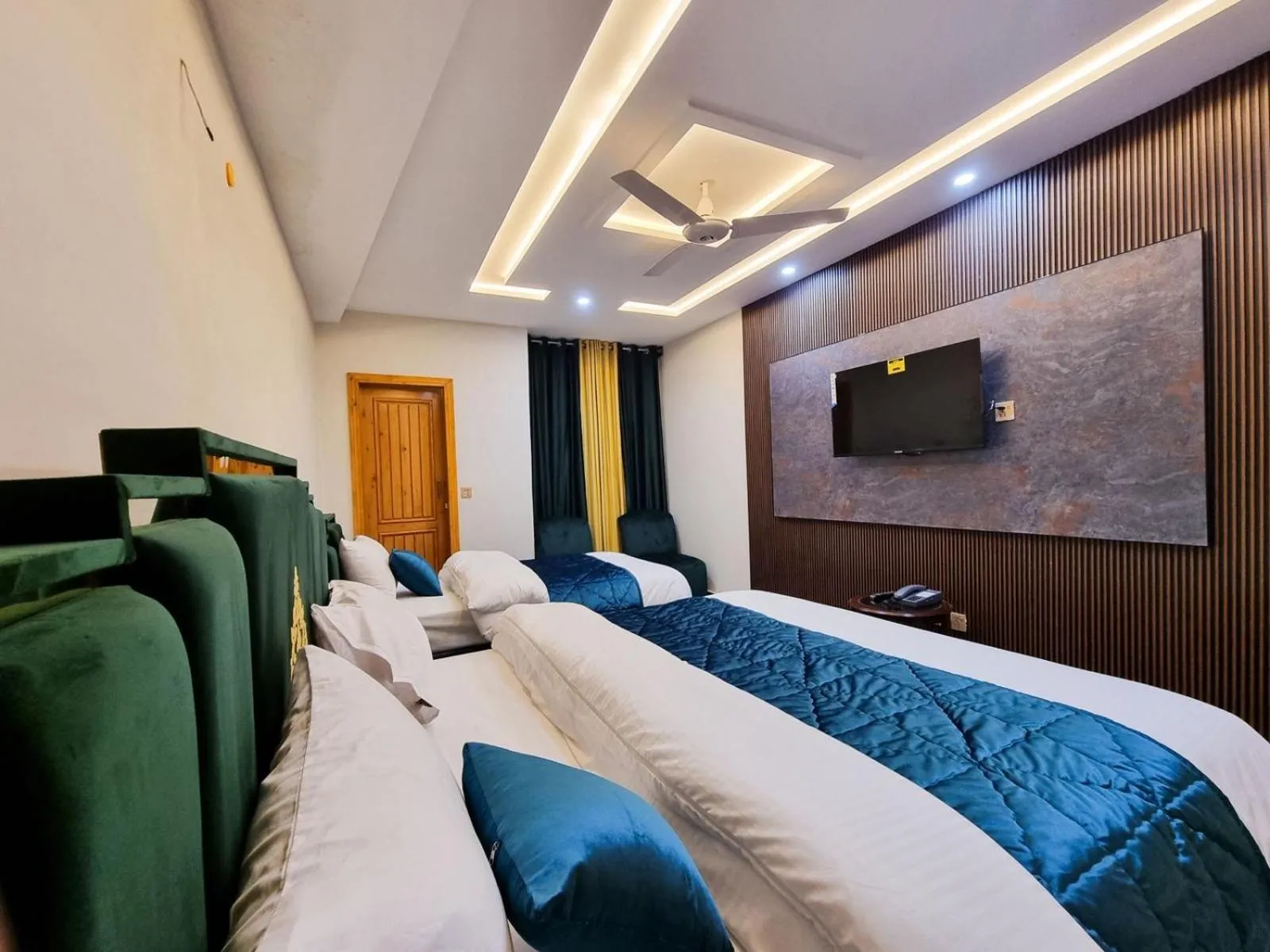 Bed in Hotel Summer Palace Murree