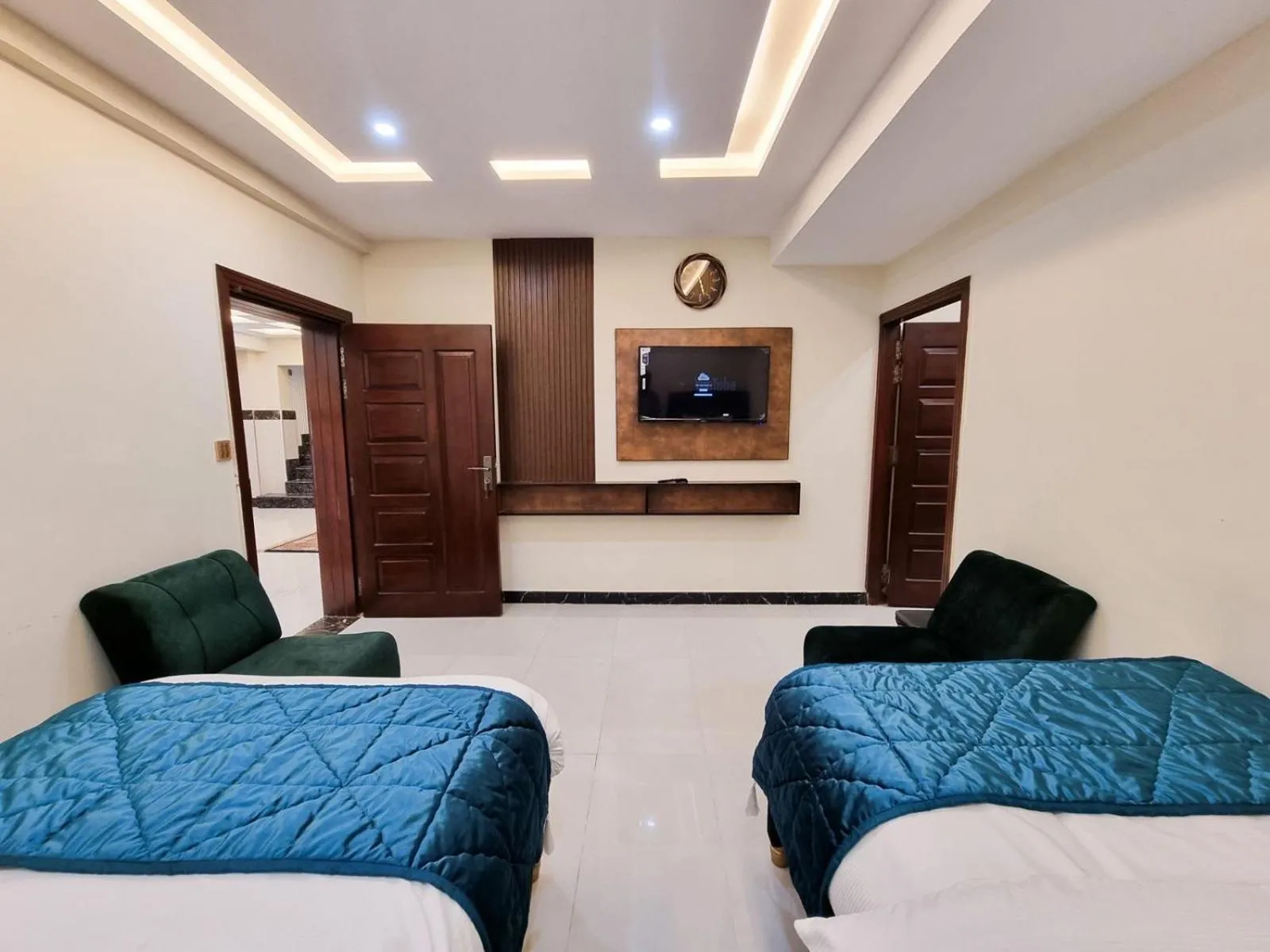 Bed in Hotel Summer Palace Murree