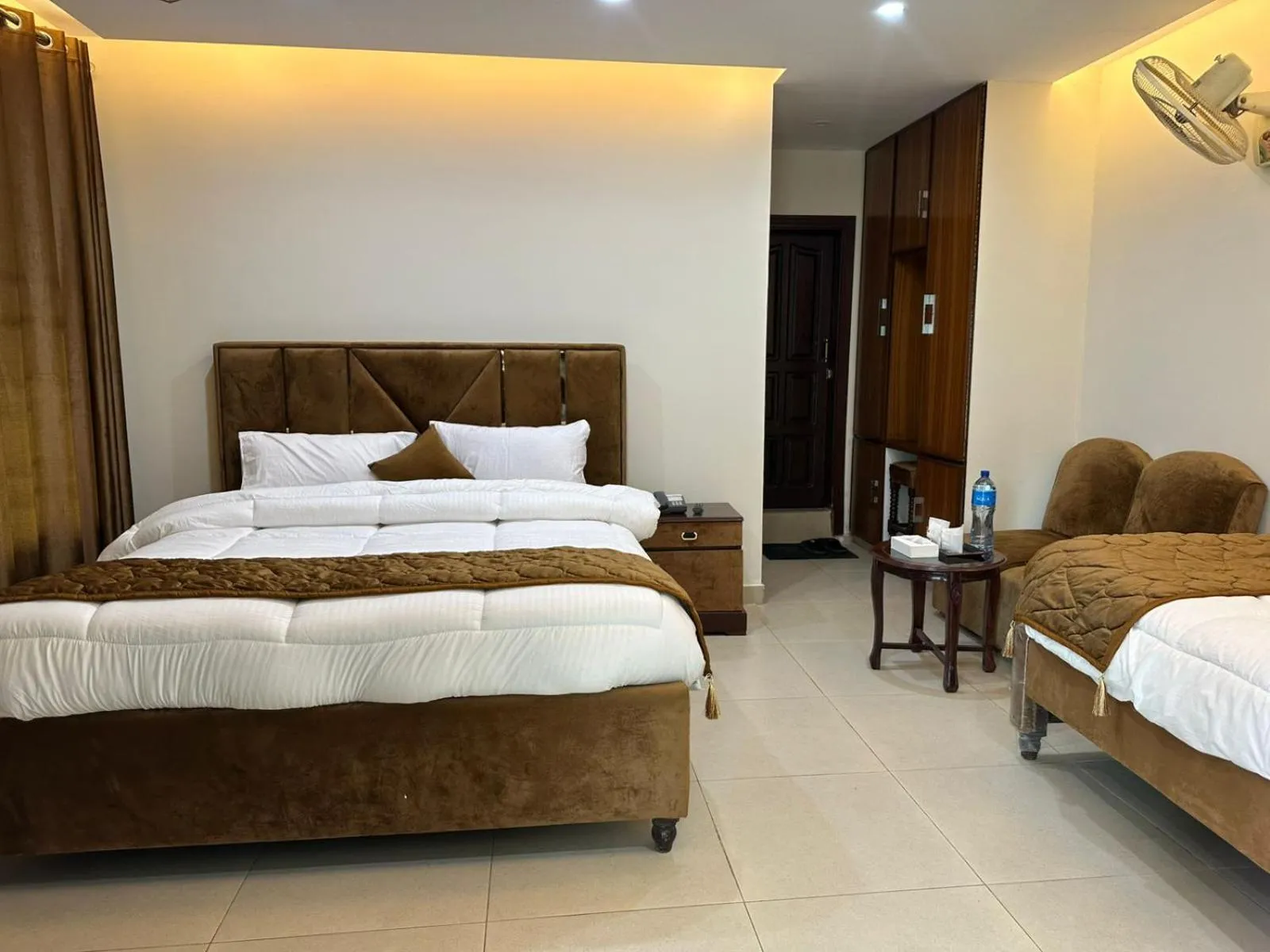 Bed in Hotel Summer Palace Murree