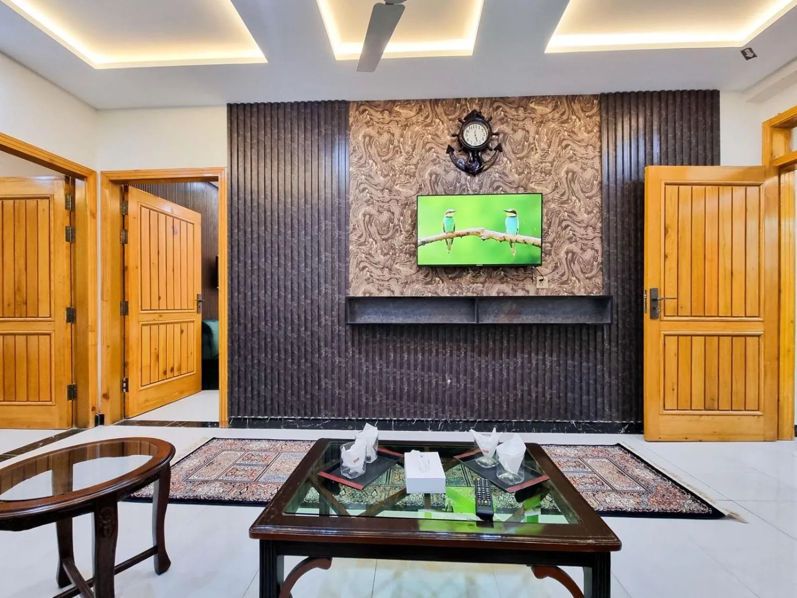 TV and multimedia in Hotel Summer Palace Murree
