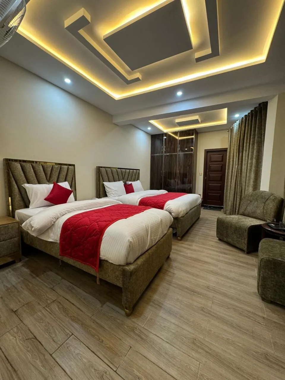 Bed in Hotel Summer Palace Murree