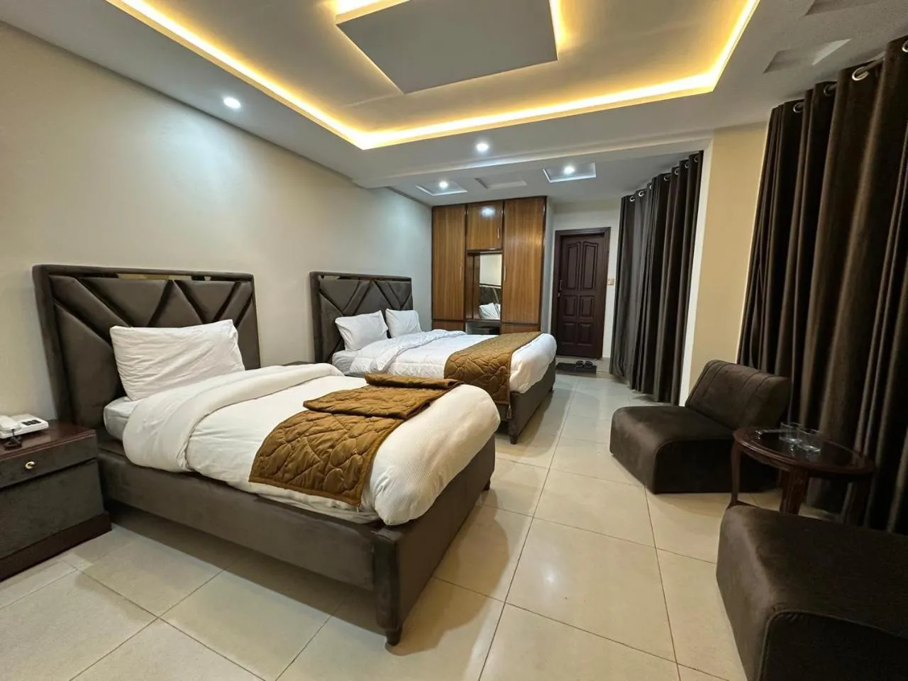 Bed in Hotel Summer Palace Murree