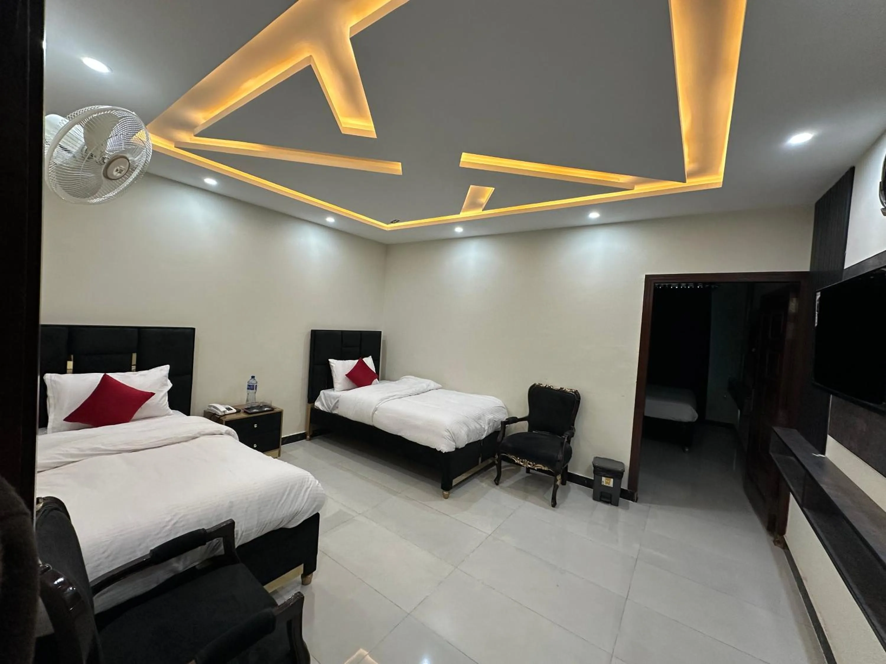 Bed in Hotel Summer Palace Murree