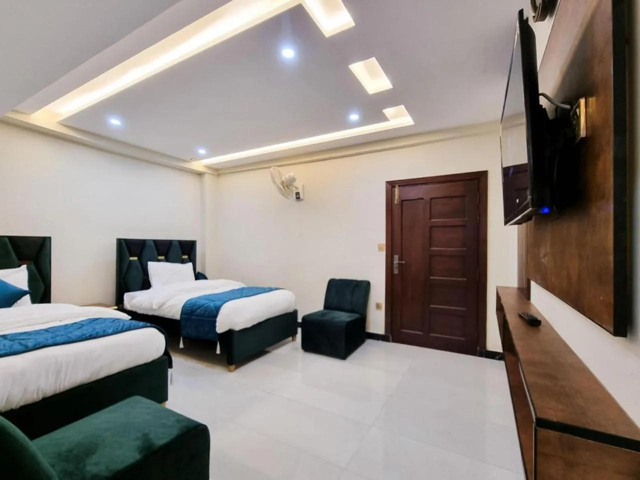 Bed in Hotel Summer Palace Murree