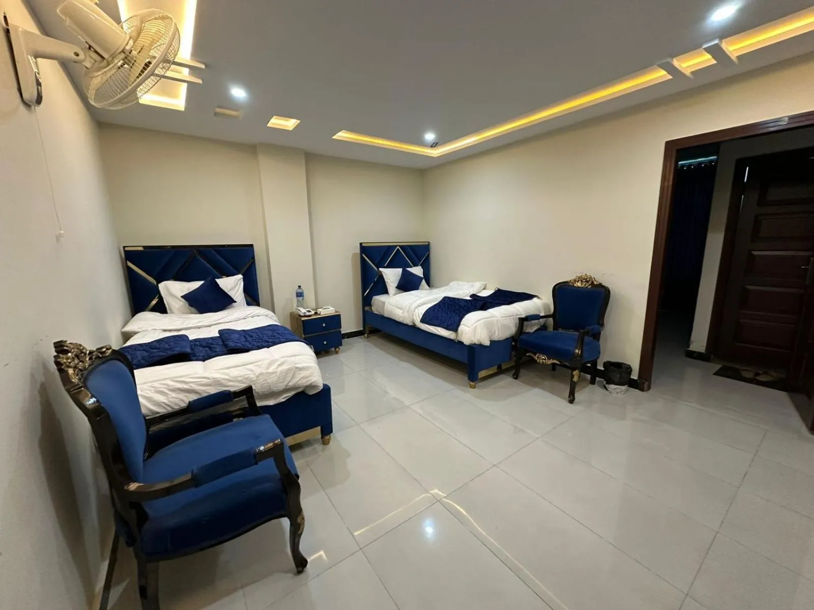 Bed in Hotel Summer Palace Murree