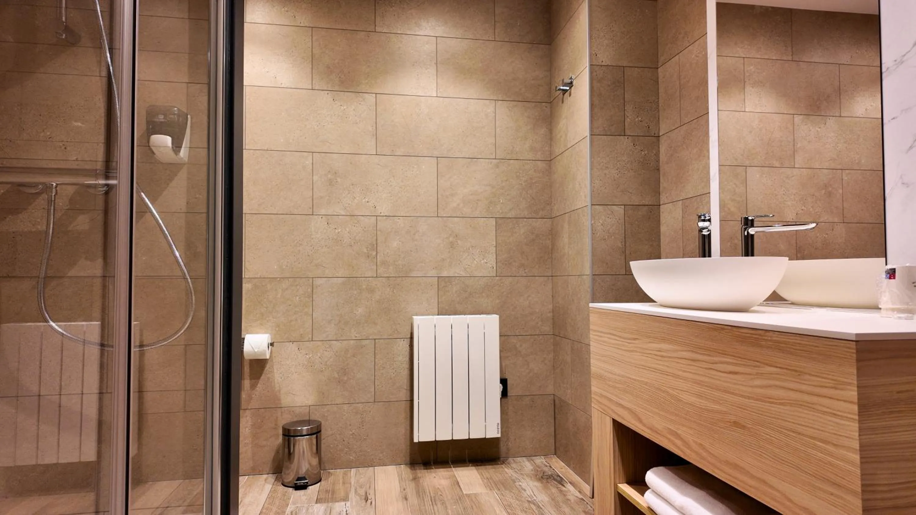 Shower in Hotel Focus