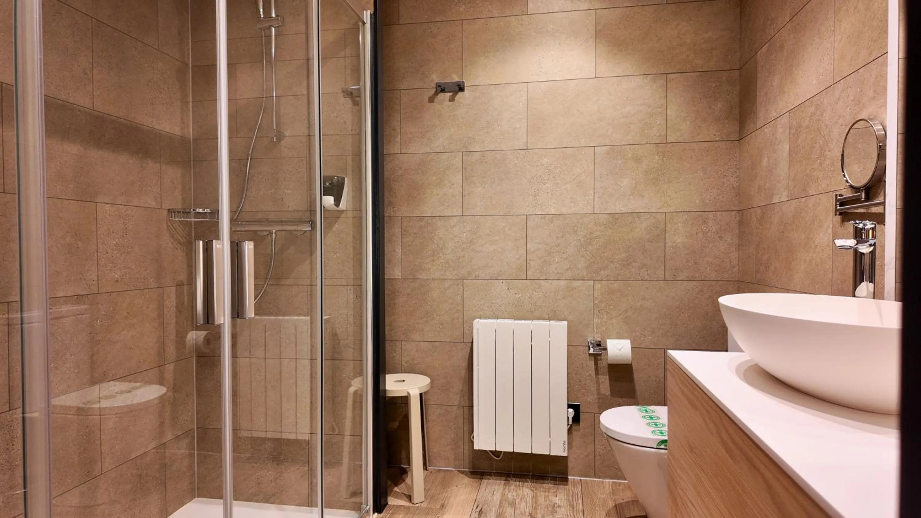 Shower in Hotel Focus