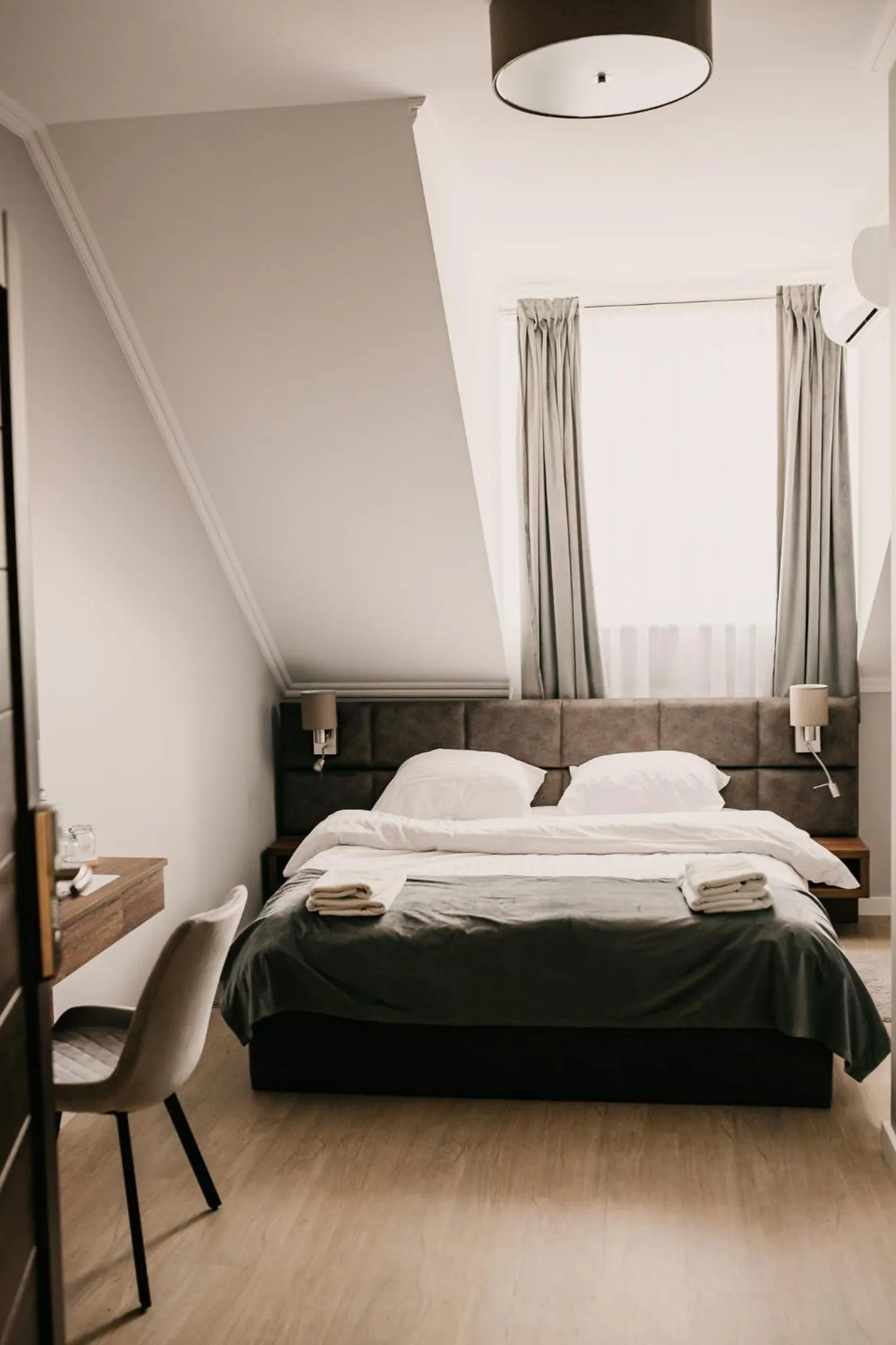 Bed in Hotel Millenium