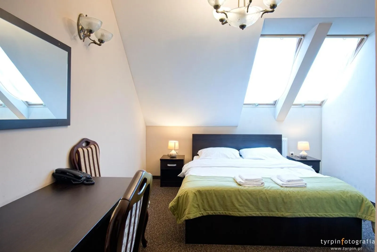 Bed in Hotel Millenium