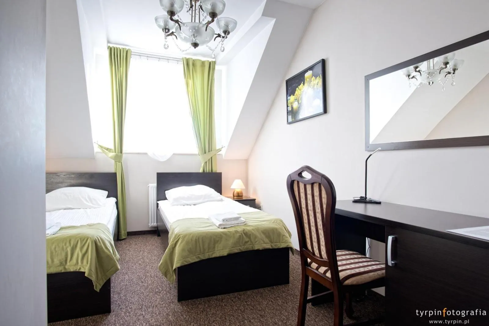 Bed in Hotel Millenium