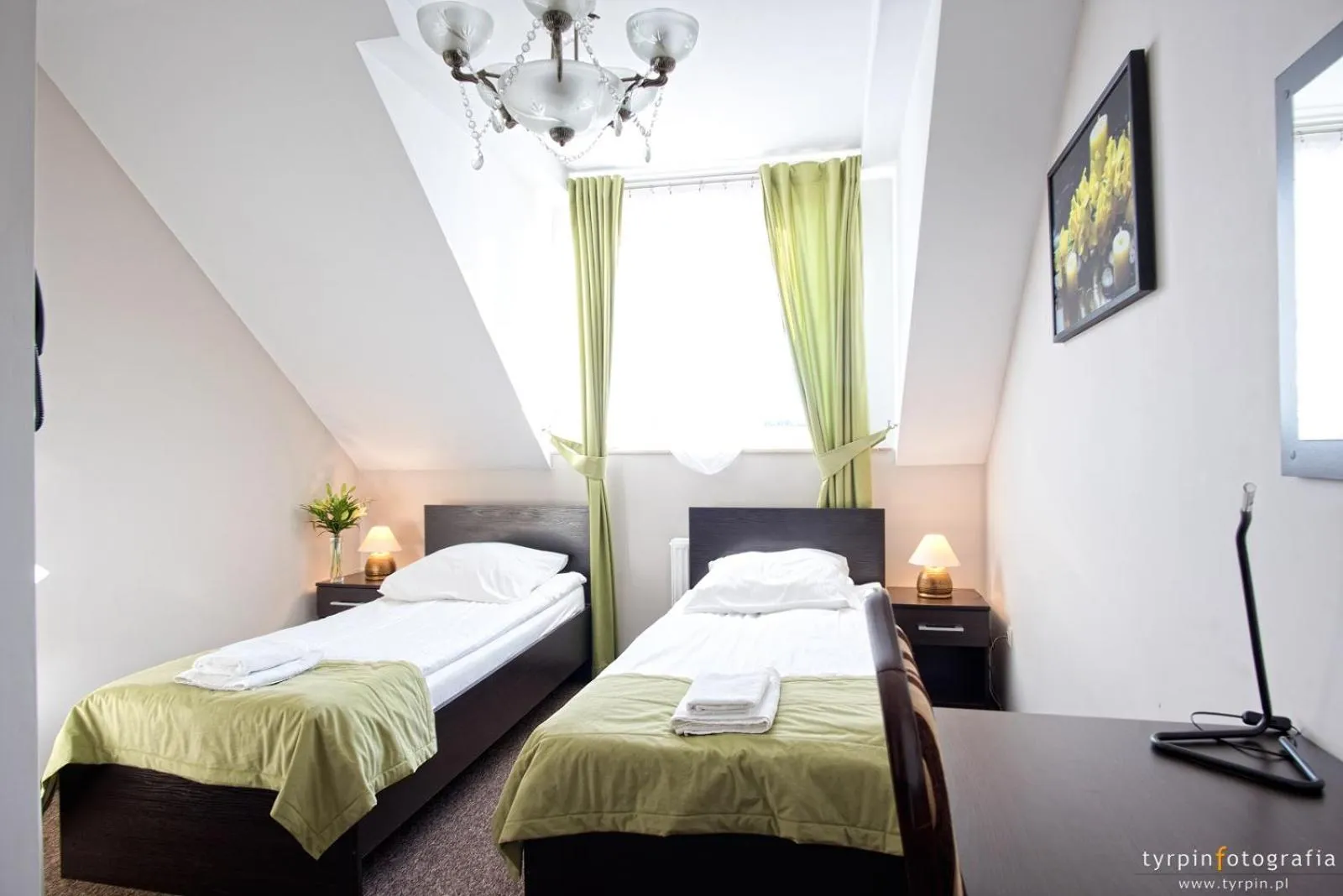 Bed in Hotel Millenium