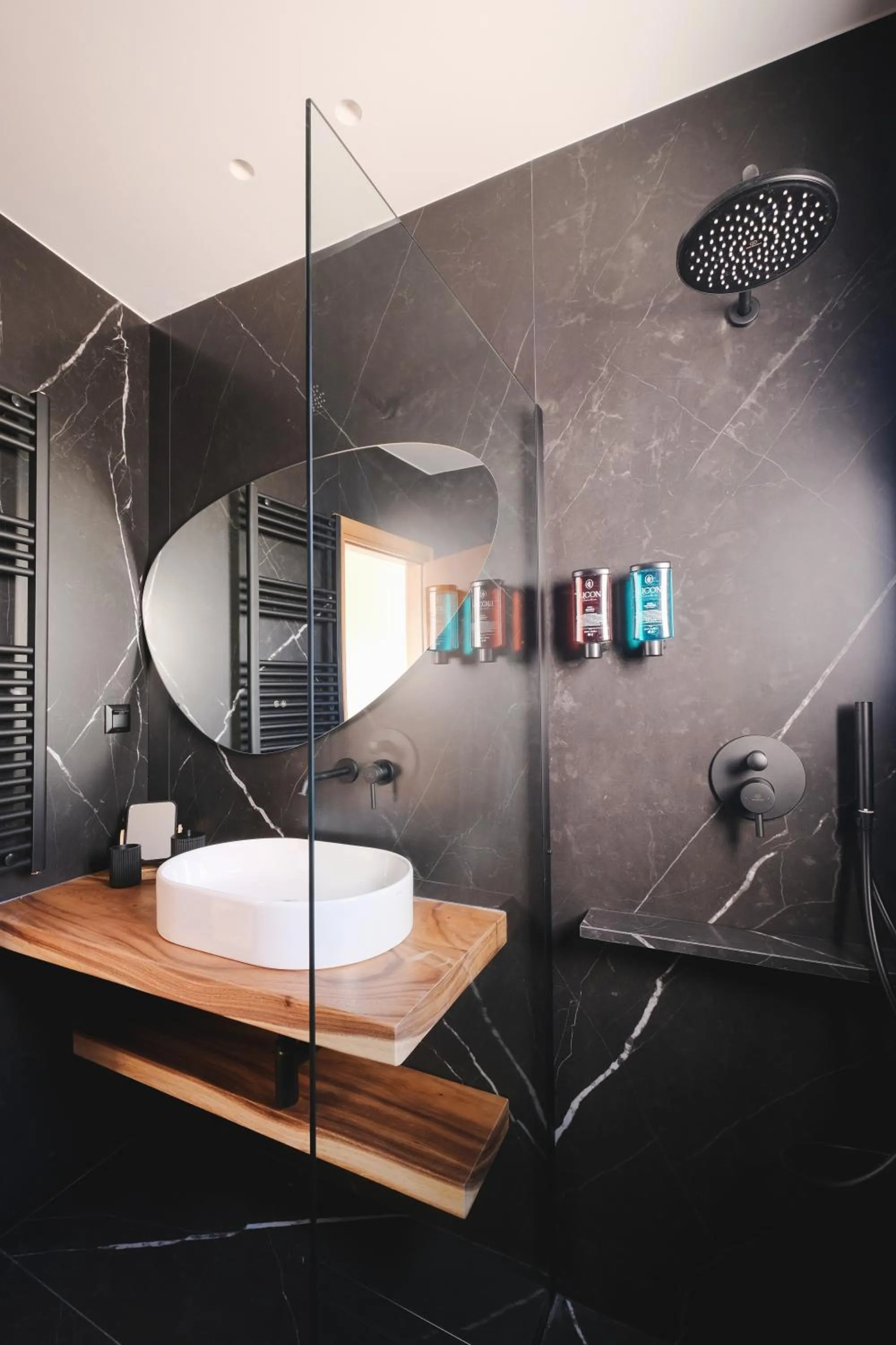 Shower in Tyto Alba Habitat