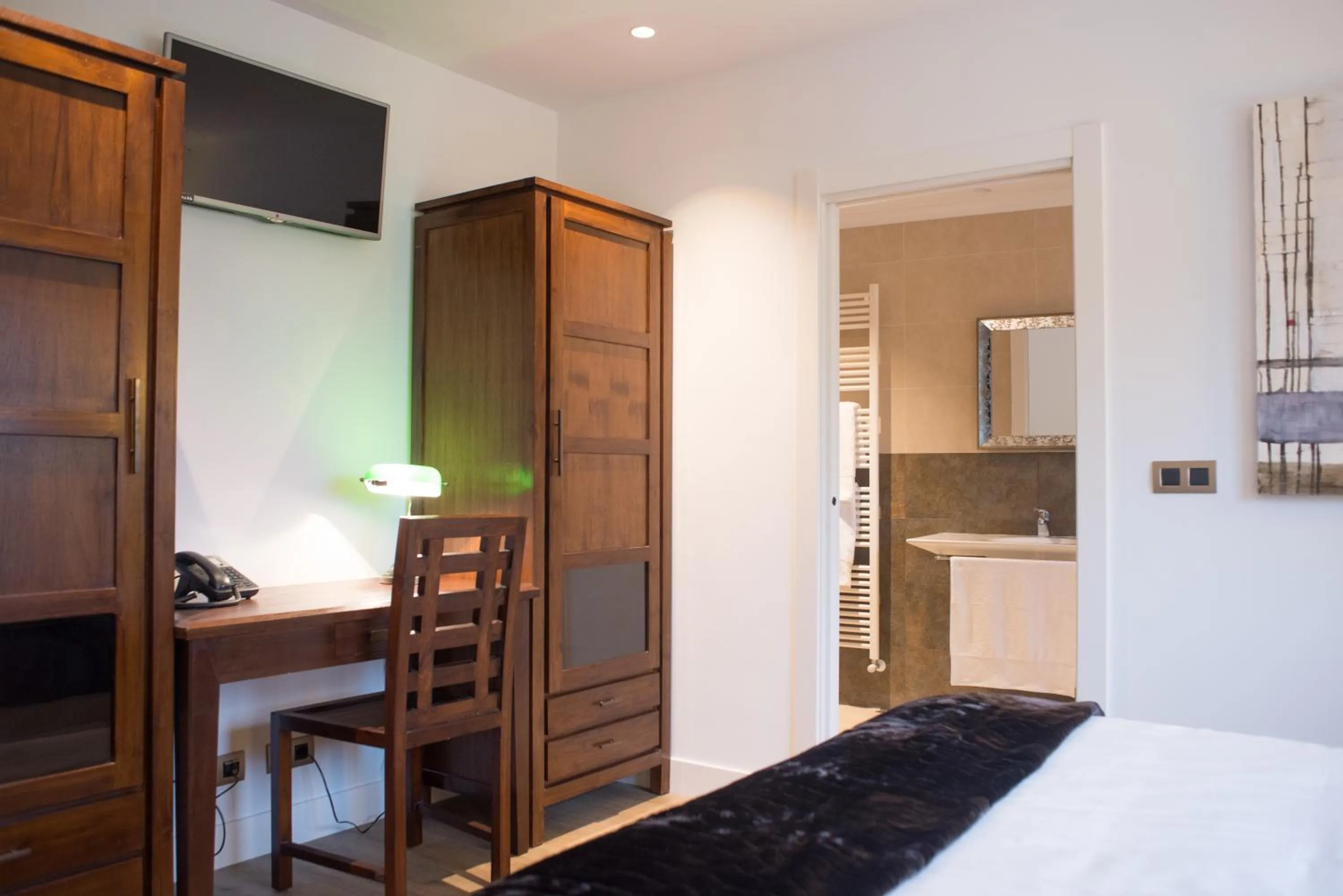 Seating area, Bed in Osabarena Hotela