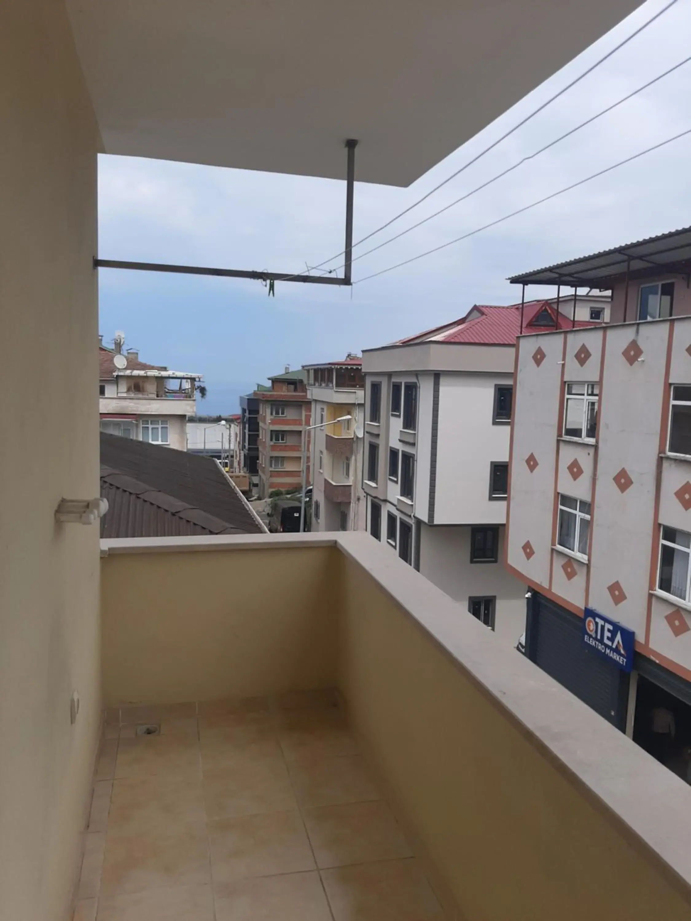 Apartment with Balcony in Menekşe Apart 1 Apartment with Balcony in Menekşe Apart 1
