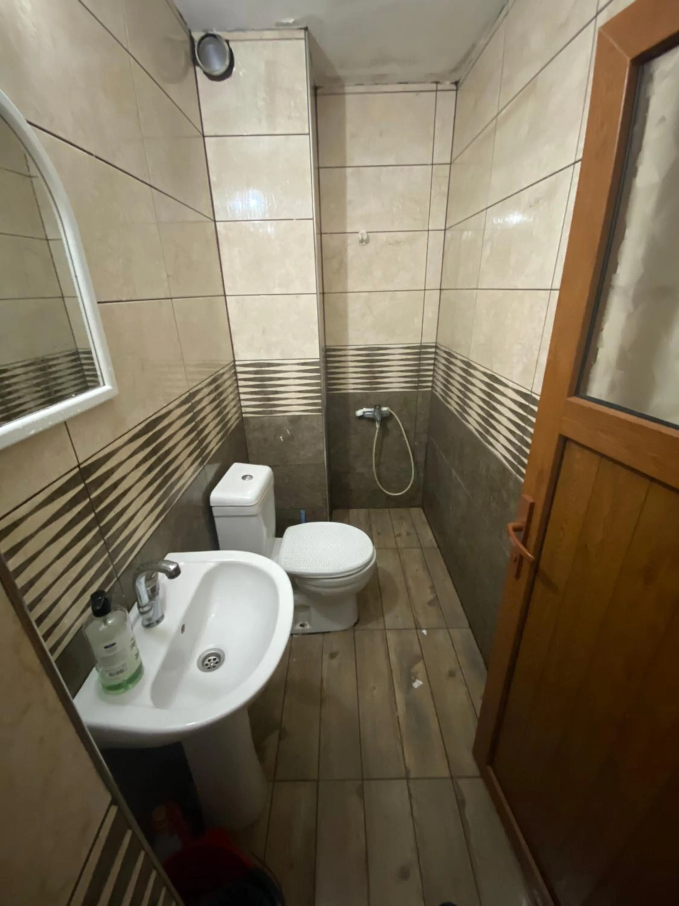 Shower in Menekşe Apart 1