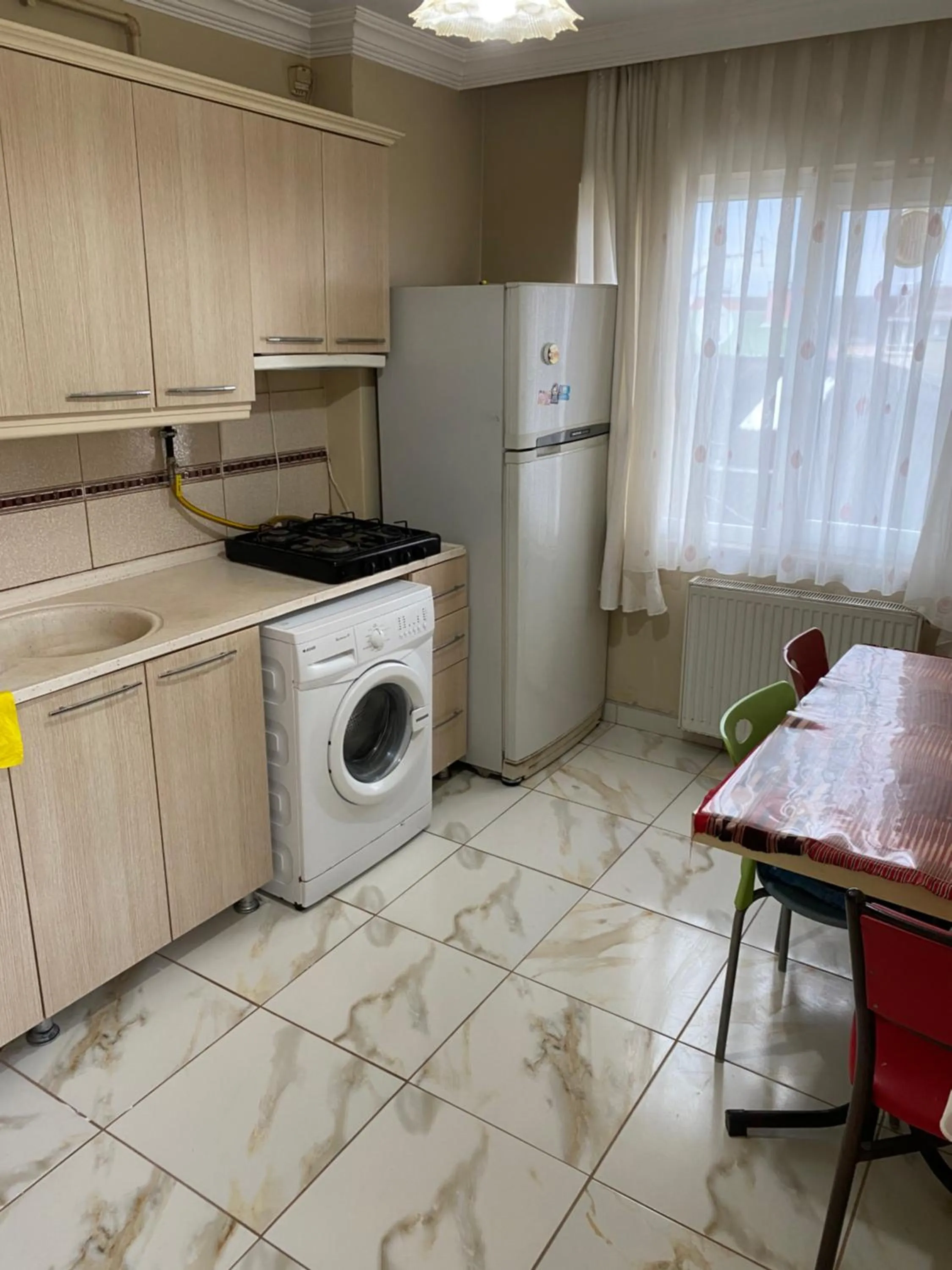 Kitchen or kitchenette in Menekşe Apart 1