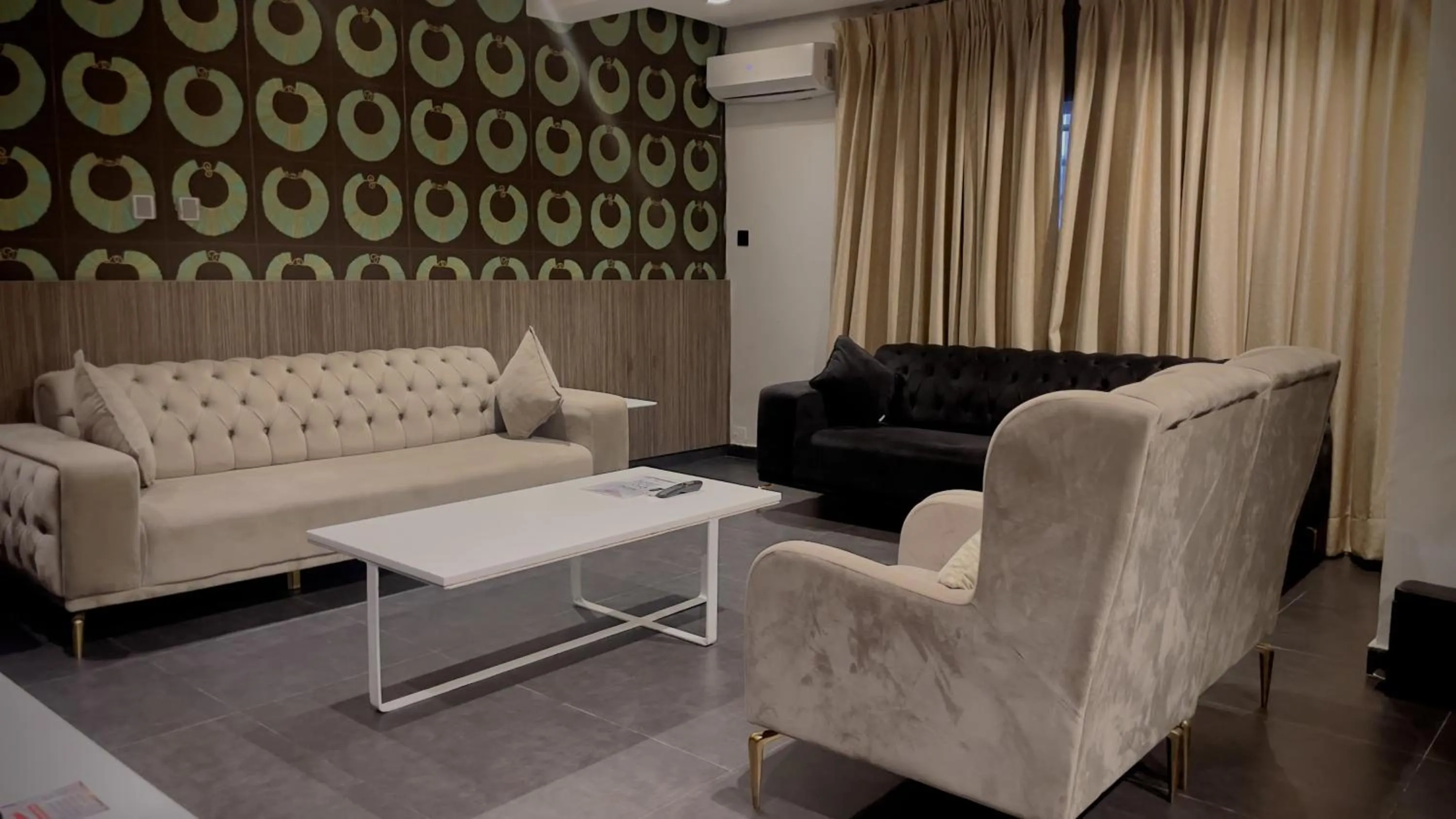 Seating area in Maison Fahrenheit