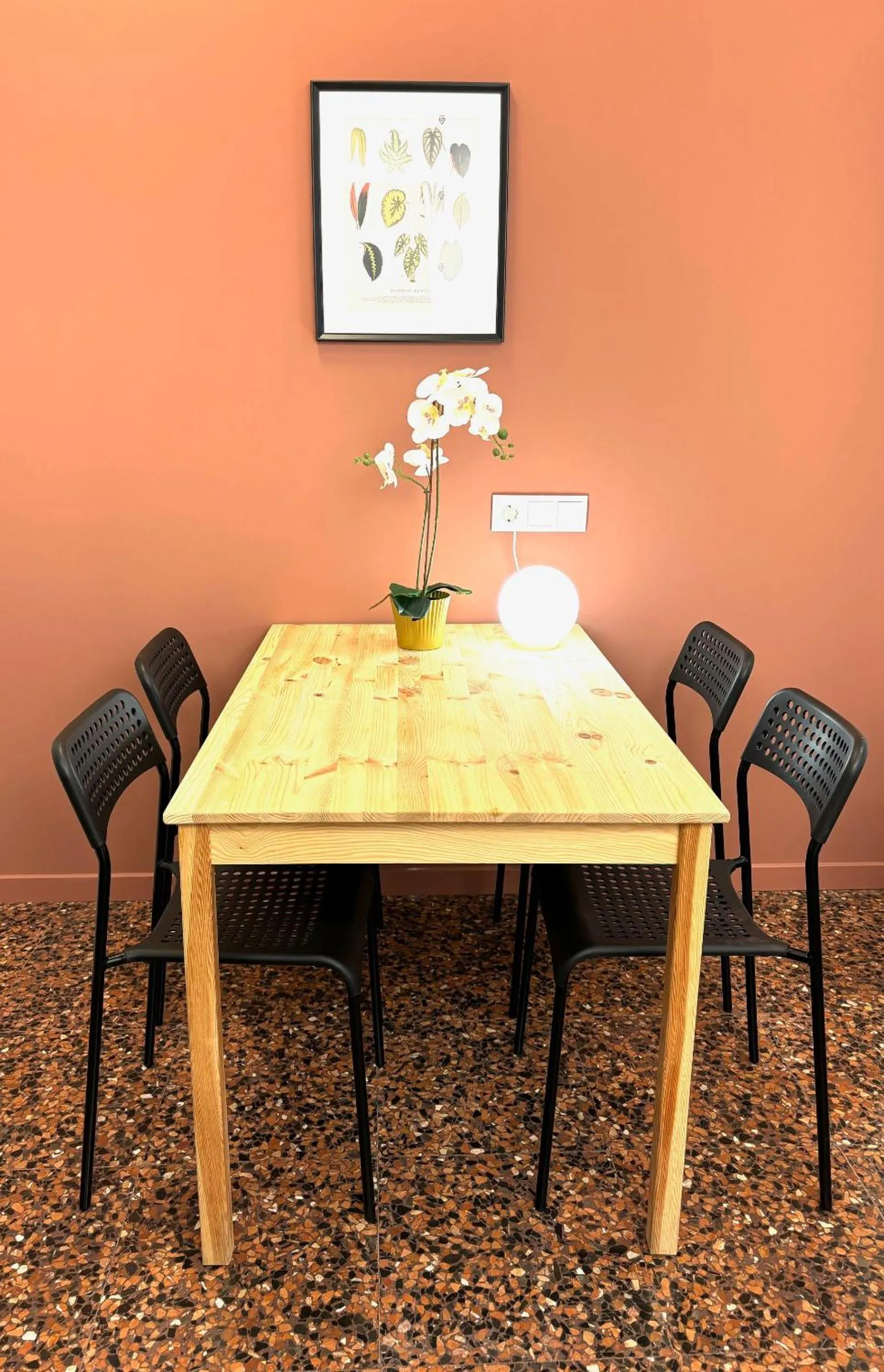 Dining area in Apartahotel Espai Verd Benimaclet