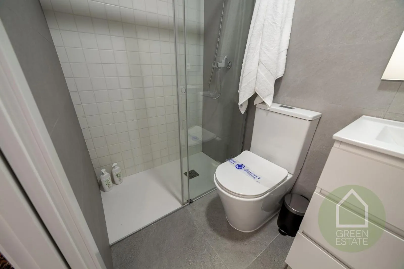 Shower in Apartahotel Espai Verd Benimaclet