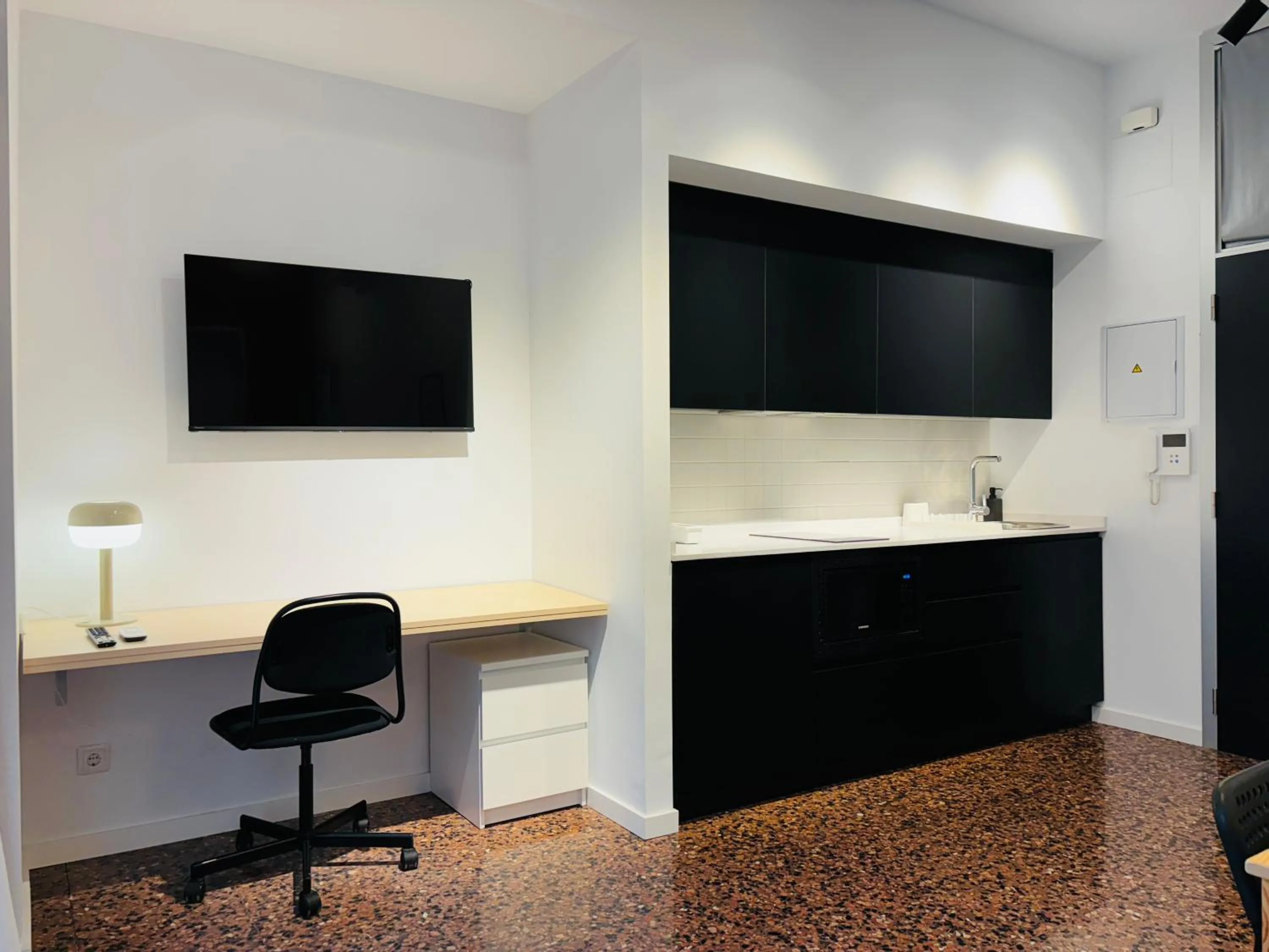 TV and multimedia in Apartahotel Espai Verd Benimaclet