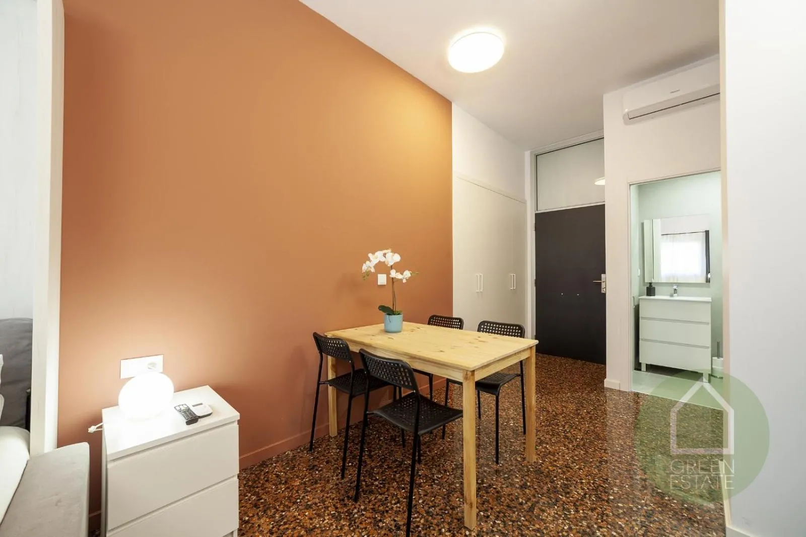 Dining area in Apartahotel Espai Verd Benimaclet