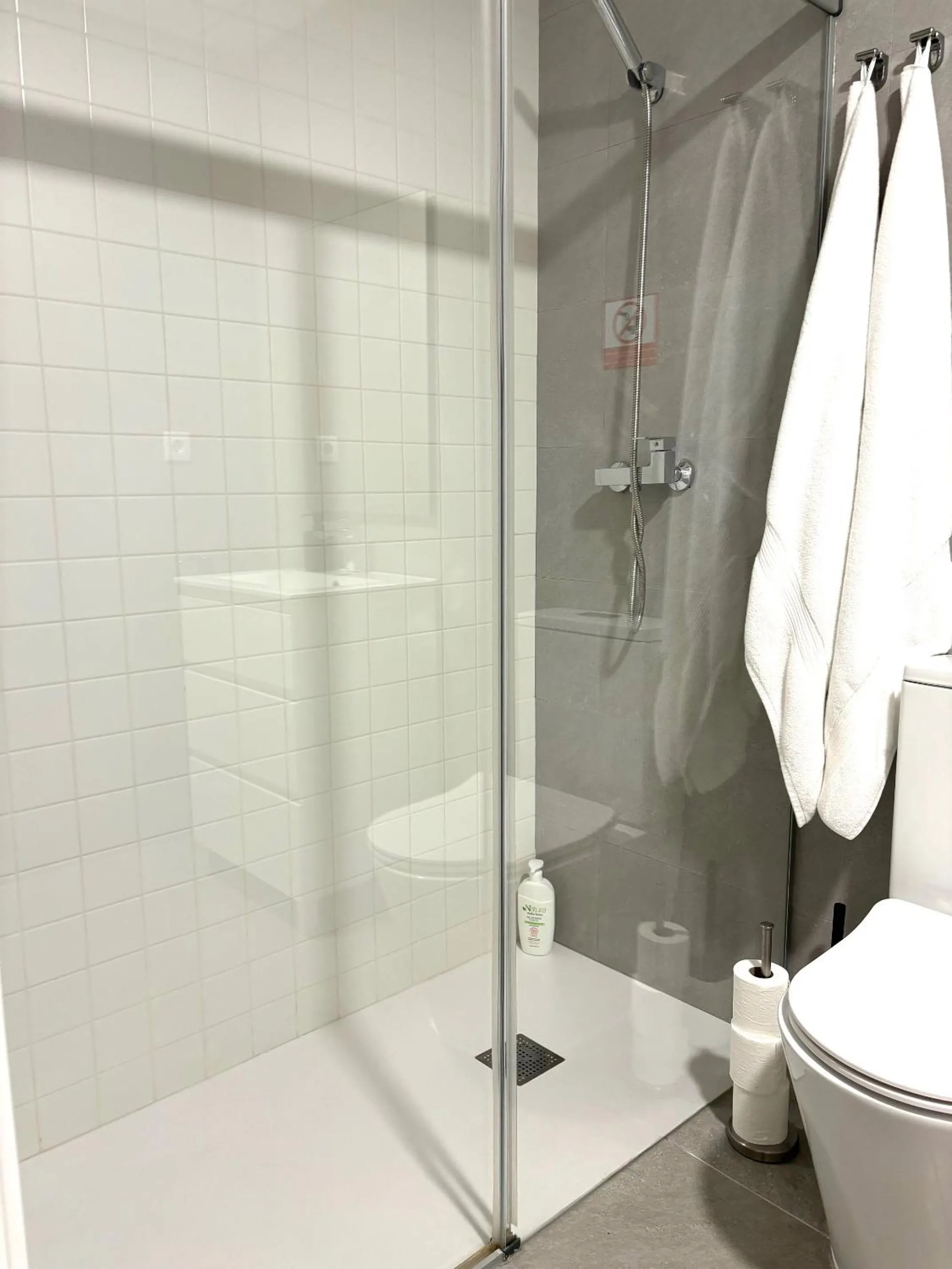 Shower in Apartahotel Espai Verd Benimaclet