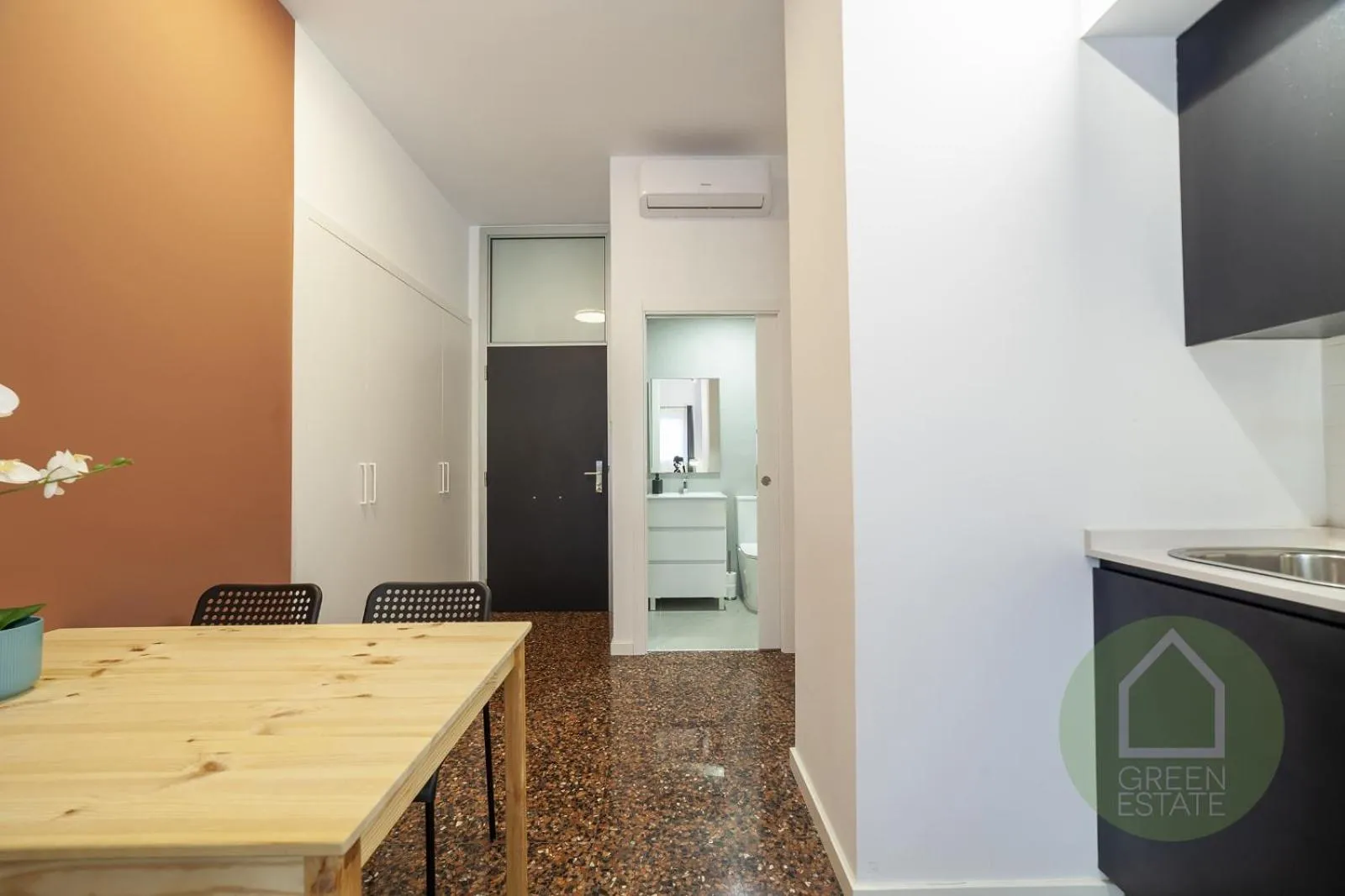 Kitchen or kitchenette in Apartahotel Espai Verd Benimaclet